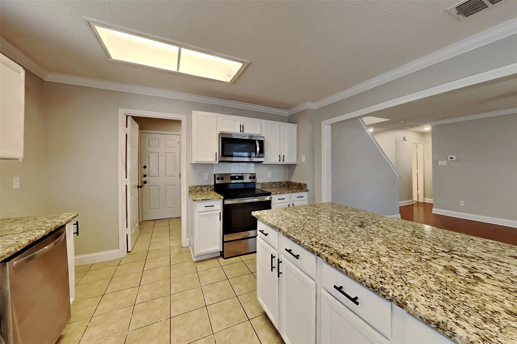 Single Family Residence For Rent in Tarrant County , 8525 Jackson Way, Fort Worth, Texas 76244, 4 Bedroom, 3 Bathroom, 2 Garage spaces, 2,225 Sqft, built in 1999, mls#21364166, Real Estate Agent in Fort Worth, Homes For Rent in Tarrant county, Homes For Rent in Fort Worth, Realtor in Fort Worth Texas, Real Estate Brokerage Independent Realty Texas, Luminita Cordes Realtor