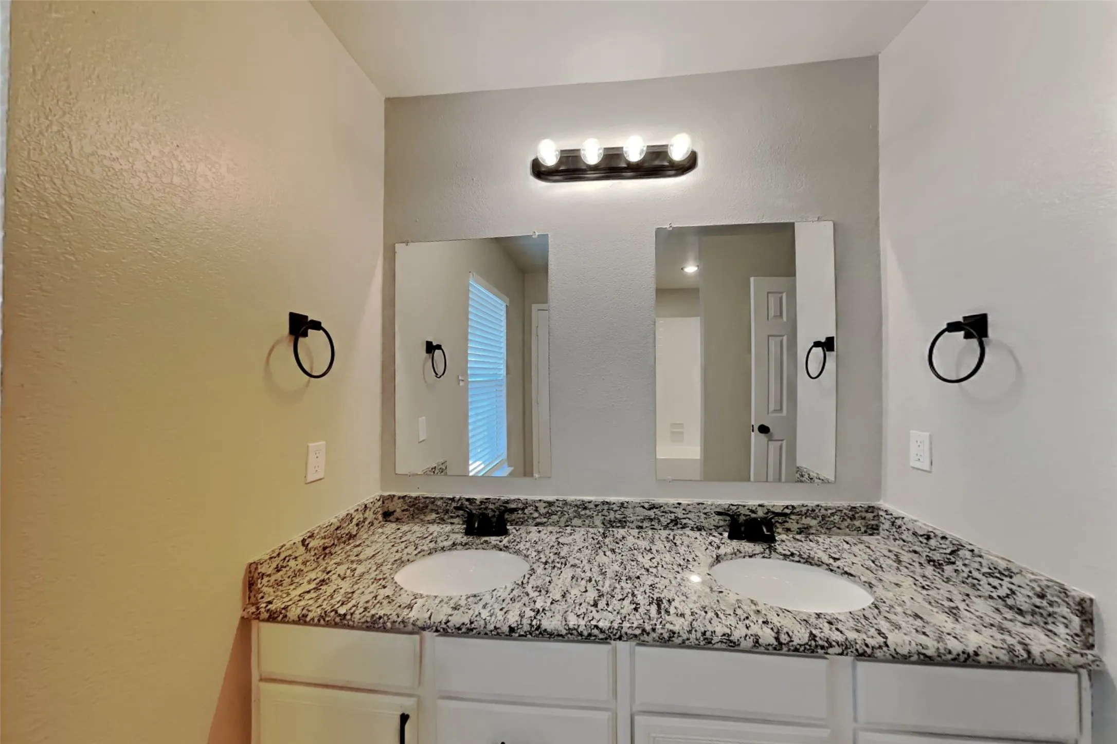 Single Family Residence For Rent in Tarrant County , 8525 Jackson Way, Fort Worth, Texas 76244, 4 Bedroom, 3 Bathroom, 2 Garage spaces, 2,225 Sqft, built in 1999, mls#21364166, Real Estate Agent in Fort Worth, Homes For Rent in Tarrant county, Homes For Rent in Fort Worth, Realtor in Fort Worth Texas, Real Estate Brokerage Independent Realty Texas, Luminita Cordes Realtor
