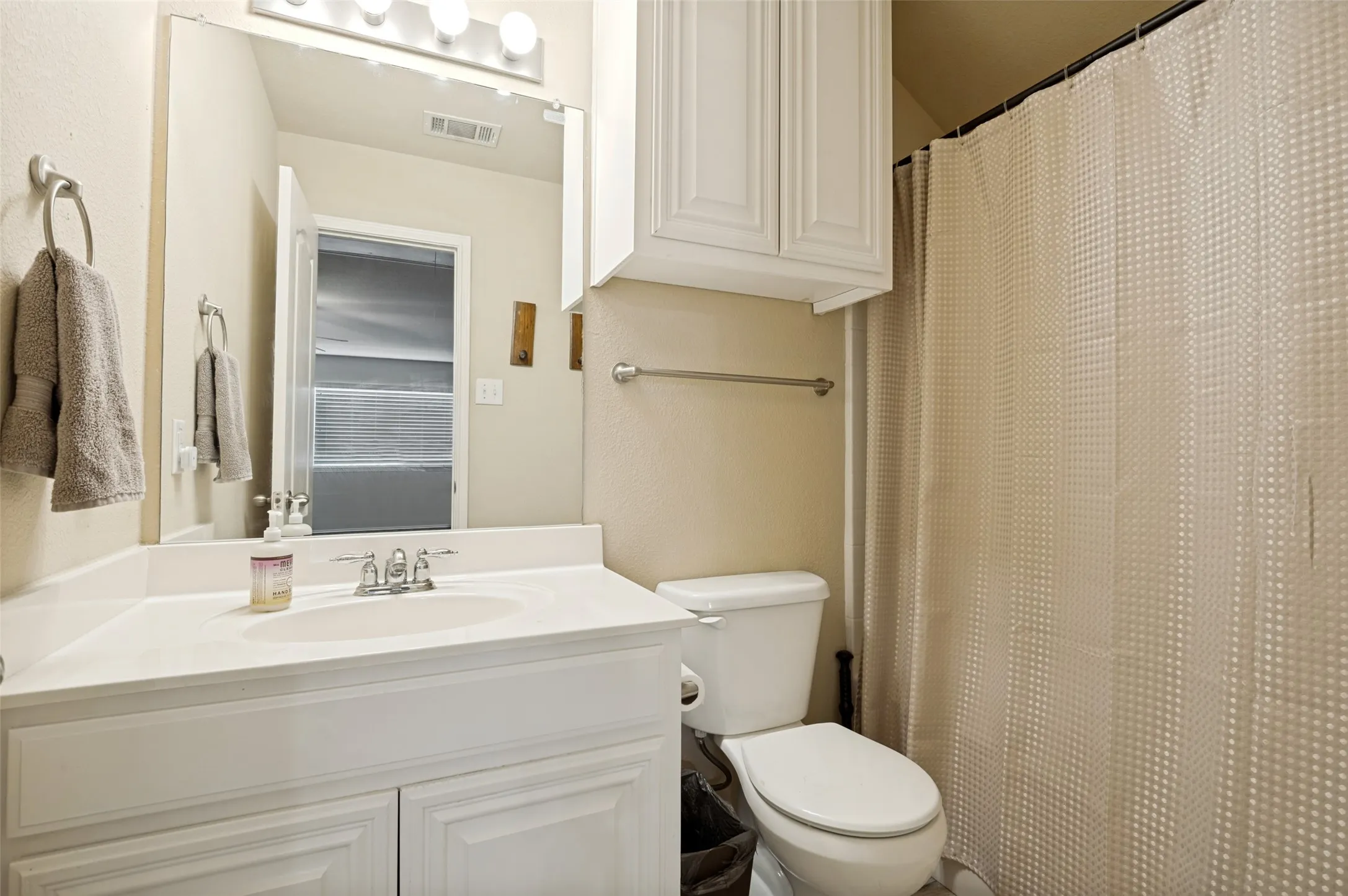 Single Family Residence For Sale in Ellis County , 702 Champlain Court, Midlothian, Texas 76065, 4 Bedroom, 3 Bathroom, 2 Garage spaces, 2,918 Sqft, built in 2004, mls#21339124, Real Estate Agent in Midlothian, Homes For Sale in Ellis county, Homes For Sale in Midlothian, Realtor in Midlothian Texas, Real Estate Brokerage Independent Realty Texas, Luminita Cordes Realtor