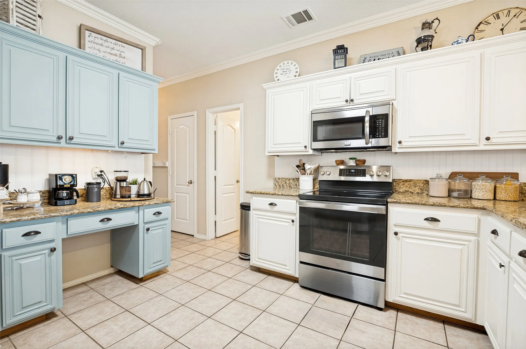Single Family Residence For Sale in Ellis County , 702 Champlain Court, Midlothian, Texas 76065, 4 Bedroom, 3 Bathroom, 2 Garage spaces, 2,918 Sqft, built in 2004, mls#21339124, Real Estate Agent in Midlothian, Homes For Sale in Ellis county, Homes For Sale in Midlothian, Realtor in Midlothian Texas, Real Estate Brokerage Independent Realty Texas, Luminita Cordes Realtor