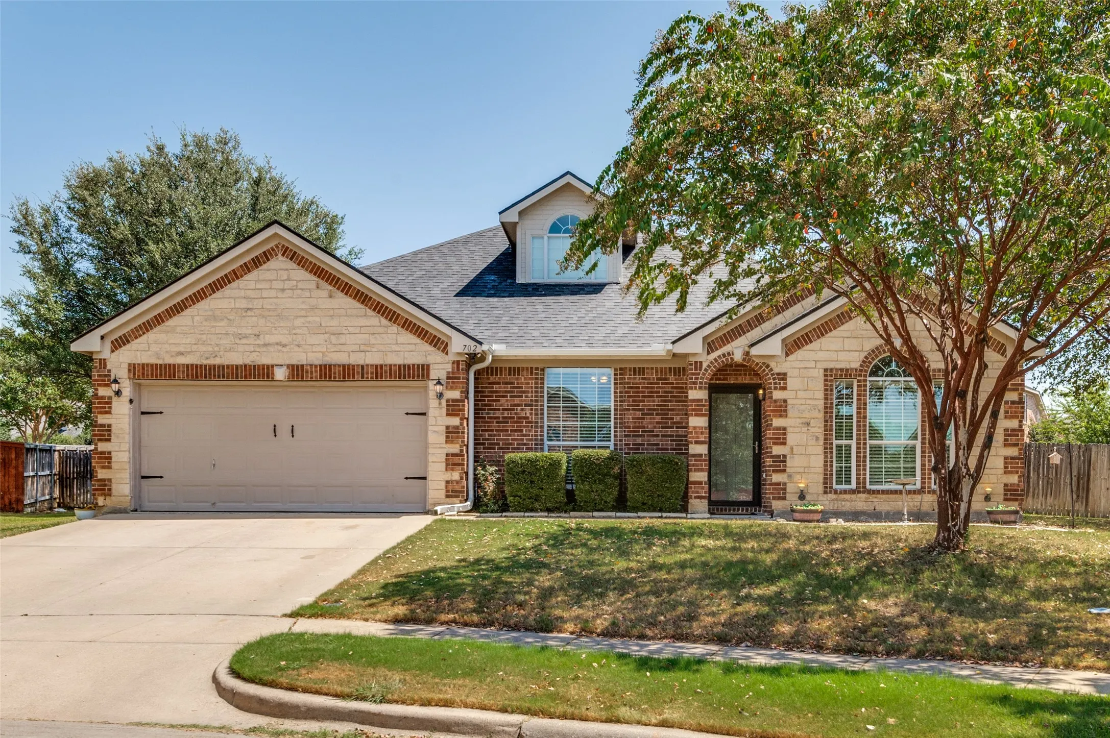 Single Family Residence For Sale in Ellis County , 702 Champlain Court, Midlothian, Texas 76065, 4 Bedroom, 3 Bathroom, 2 Garage spaces, 2,918 Sqft, built in 2004, mls#21339124, Real Estate Agent in Midlothian, Homes For Sale in Ellis county, Homes For Sale in Midlothian, Realtor in Midlothian Texas, Real Estate Brokerage Independent Realty Texas, Luminita Cordes Realtor