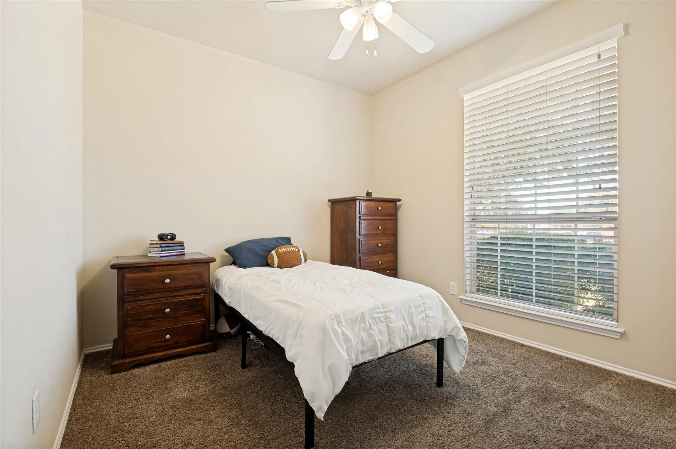 Single Family Residence For Sale in Ellis County , 702 Champlain Court, Midlothian, Texas 76065, 4 Bedroom, 3 Bathroom, 2 Garage spaces, 2,918 Sqft, built in 2004, mls#21339124, Real Estate Agent in Midlothian, Homes For Sale in Ellis county, Homes For Sale in Midlothian, Realtor in Midlothian Texas, Real Estate Brokerage Independent Realty Texas, Luminita Cordes Realtor