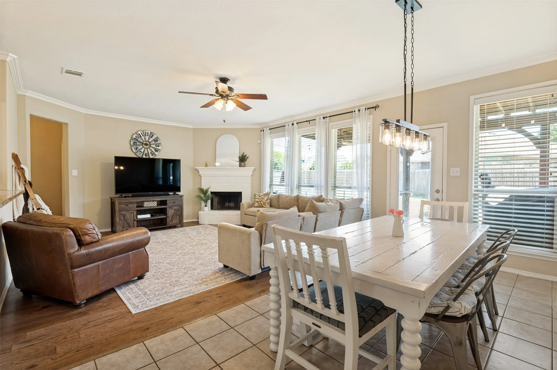 Single Family Residence For Sale in Ellis County , 702 Champlain Court, Midlothian, Texas 76065, 4 Bedroom, 3 Bathroom, 2 Garage spaces, 2,918 Sqft, built in 2004, mls#21339124, Real Estate Agent in Midlothian, Homes For Sale in Ellis county, Homes For Sale in Midlothian, Realtor in Midlothian Texas, Real Estate Brokerage Independent Realty Texas, Luminita Cordes Realtor