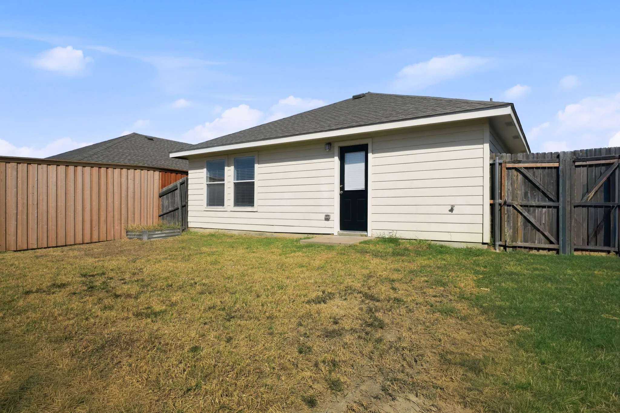 Single Family Residence For Sale in Kaufman County , 2002 Kickapoo Trail, Heartland, Texas 75126, 3 Bedroom, 2 Bathroom, 2 Garage spaces, 1,240 Sqft, built in 2006, mls#21362634, Real Estate Agent in Heartland, Homes For Sale in Kaufman county, Homes For Sale in Heartland, Realtor in Heartland Texas, Real Estate Brokerage Independent Realty Texas, Luminita Cordes Realtor