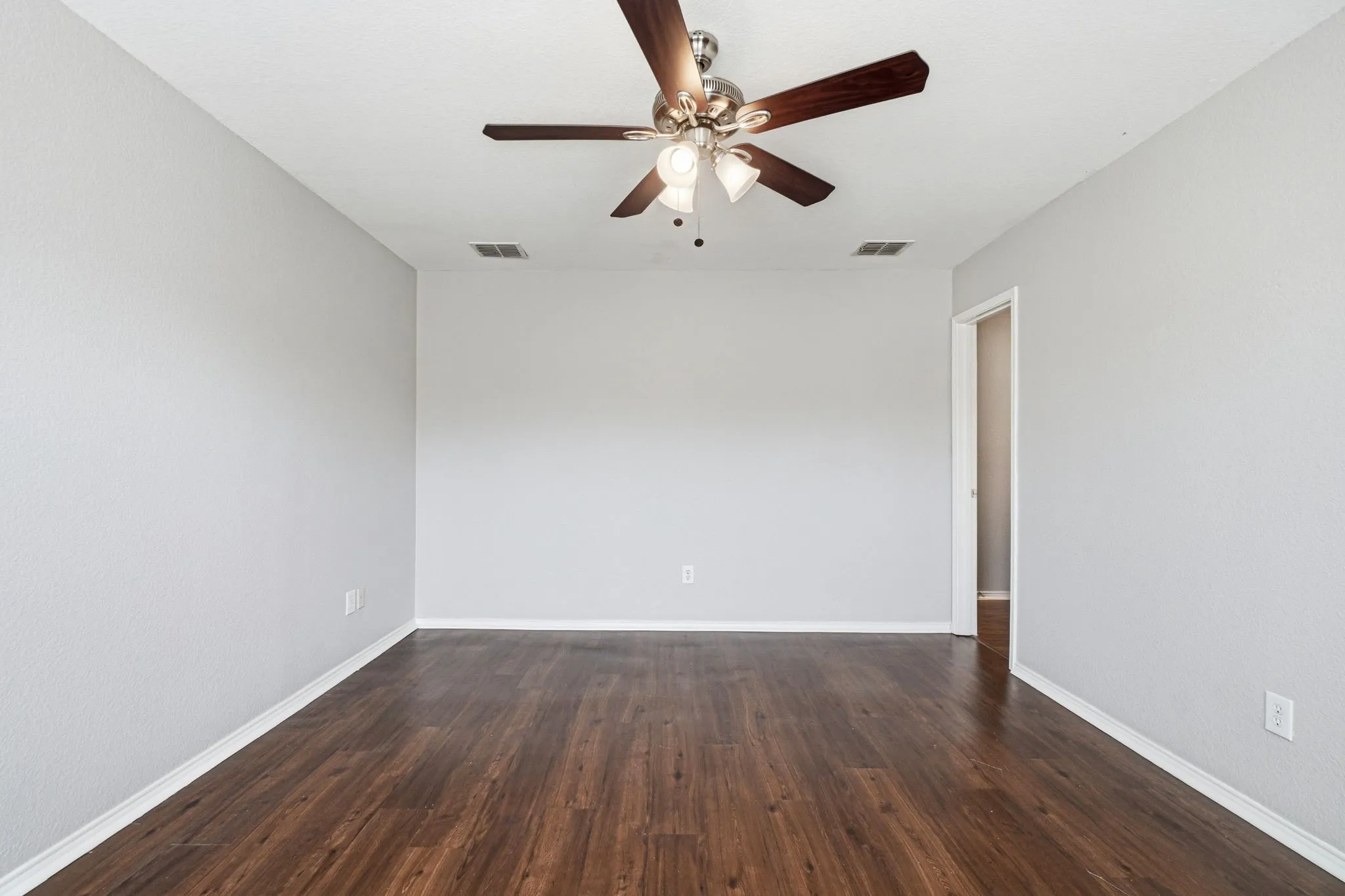 Single Family Residence For Sale in Kaufman County , 2002 Kickapoo Trail, Heartland, Texas 75126, 3 Bedroom, 2 Bathroom, 2 Garage spaces, 1,240 Sqft, built in 2006, mls#21362634, Real Estate Agent in Heartland, Homes For Sale in Kaufman county, Homes For Sale in Heartland, Realtor in Heartland Texas, Real Estate Brokerage Independent Realty Texas, Luminita Cordes Realtor