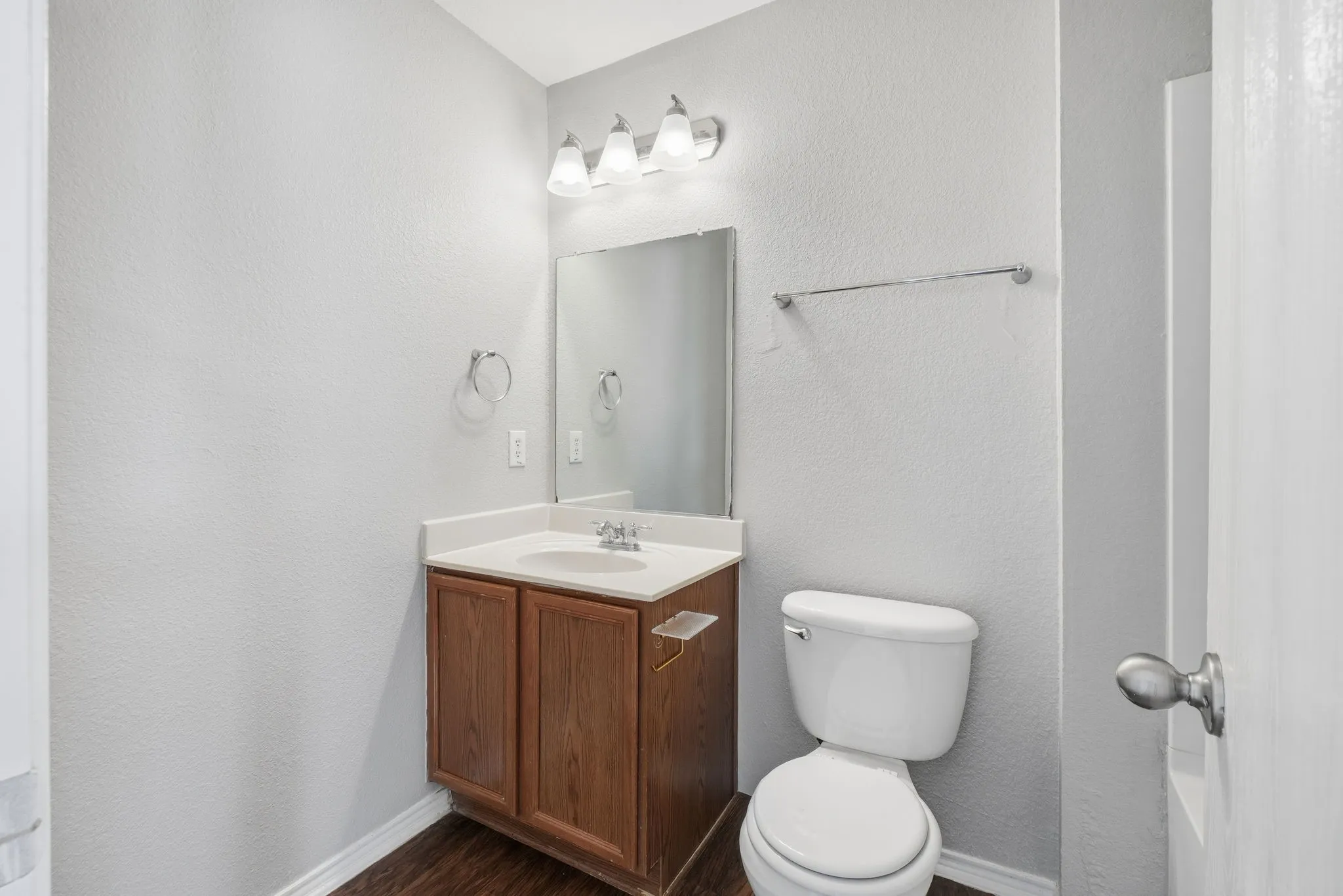 Single Family Residence For Sale in Kaufman County , 2002 Kickapoo Trail, Heartland, Texas 75126, 3 Bedroom, 2 Bathroom, 2 Garage spaces, 1,240 Sqft, built in 2006, mls#21362634, Real Estate Agent in Heartland, Homes For Sale in Kaufman county, Homes For Sale in Heartland, Realtor in Heartland Texas, Real Estate Brokerage Independent Realty Texas, Luminita Cordes Realtor