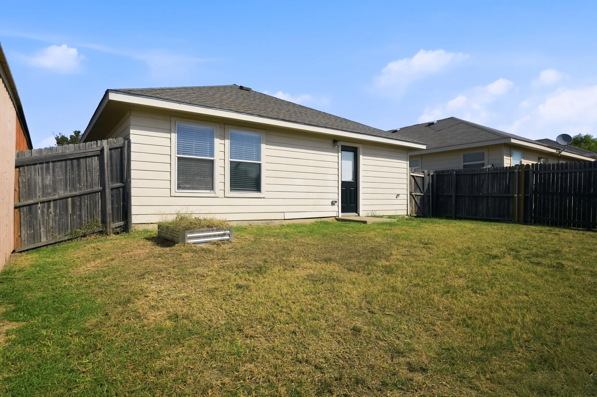Single Family Residence For Sale in Kaufman County , 2002 Kickapoo Trail, Heartland, Texas 75126, 3 Bedroom, 2 Bathroom, 2 Garage spaces, 1,240 Sqft, built in 2006, mls#21362634, Real Estate Agent in Heartland, Homes For Sale in Kaufman county, Homes For Sale in Heartland, Realtor in Heartland Texas, Real Estate Brokerage Independent Realty Texas, Luminita Cordes Realtor