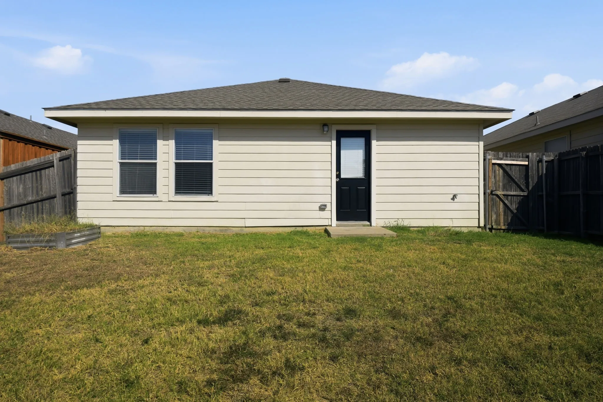 Single Family Residence For Sale in Kaufman County , 2002 Kickapoo Trail, Heartland, Texas 75126, 3 Bedroom, 2 Bathroom, 2 Garage spaces, 1,240 Sqft, built in 2006, mls#21362634, Real Estate Agent in Heartland, Homes For Sale in Kaufman county, Homes For Sale in Heartland, Realtor in Heartland Texas, Real Estate Brokerage Independent Realty Texas, Luminita Cordes Realtor