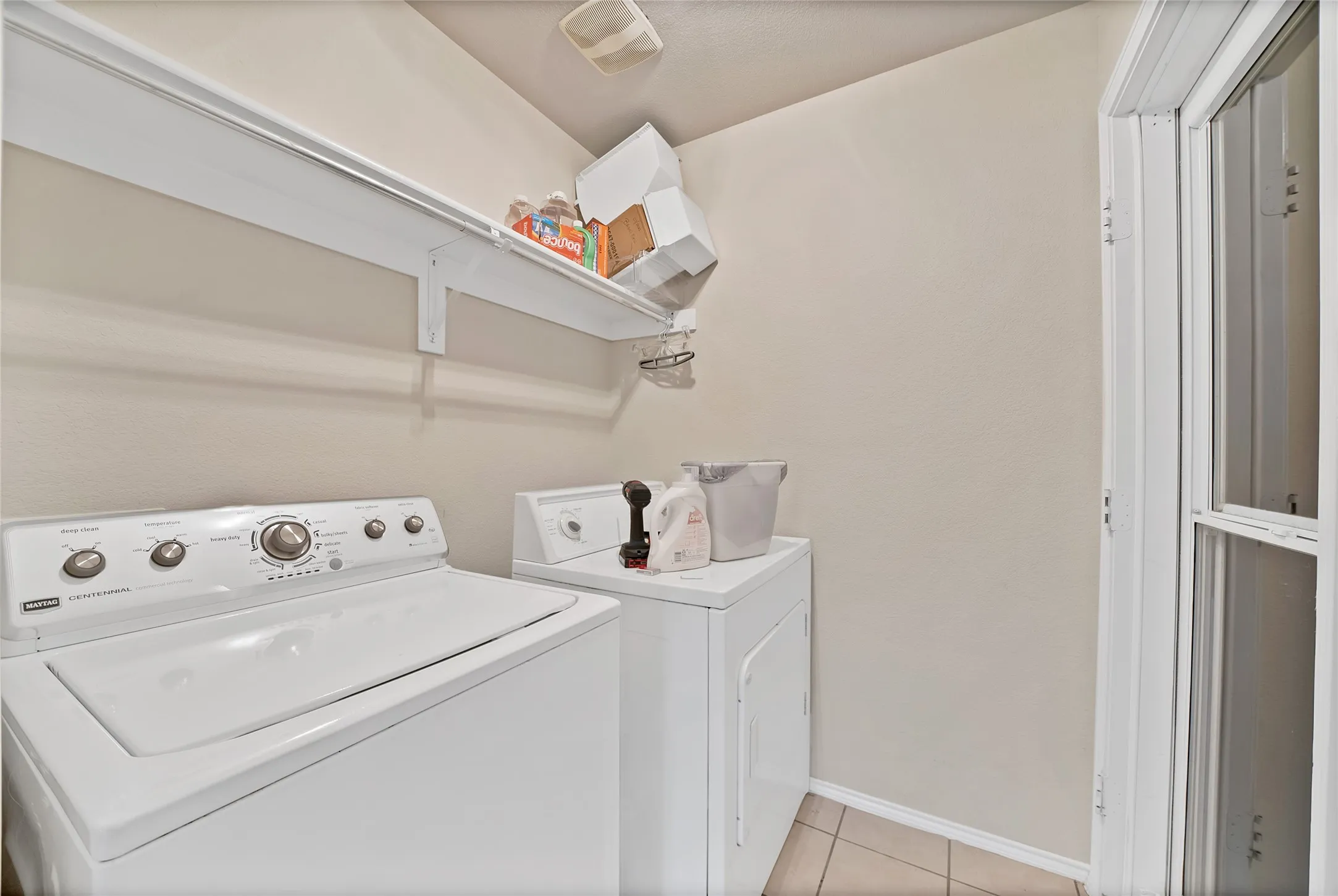 Single Family Residence For Sale in Denton County , 112 Blackforest Road, Krum, Texas 76249, 3 Bedroom, 2 Bathroom, 2 Garage spaces, 1,802 Sqft, built in 2005, mls#21361975, Real Estate Agent in Krum, Homes For Sale in Denton county, Homes For Sale in Krum, Realtor in Krum Texas, Real Estate Brokerage Independent Realty Texas, Luminita Cordes Realtor