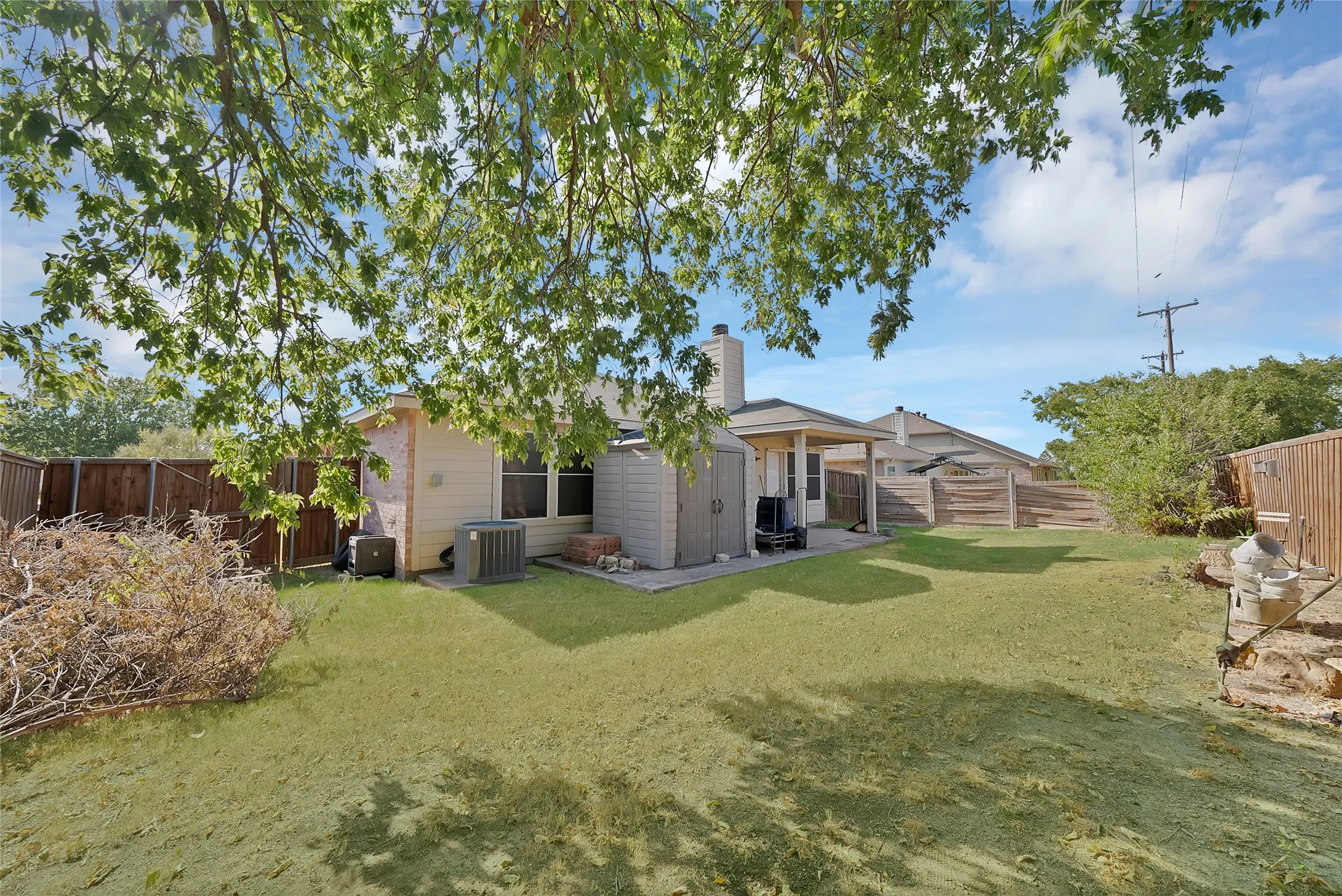 Single Family Residence For Sale in Denton County , 112 Blackforest Road, Krum, Texas 76249, 3 Bedroom, 2 Bathroom, 2 Garage spaces, 1,802 Sqft, built in 2005, mls#21361975, Real Estate Agent in Krum, Homes For Sale in Denton county, Homes For Sale in Krum, Realtor in Krum Texas, Real Estate Brokerage Independent Realty Texas, Luminita Cordes Realtor