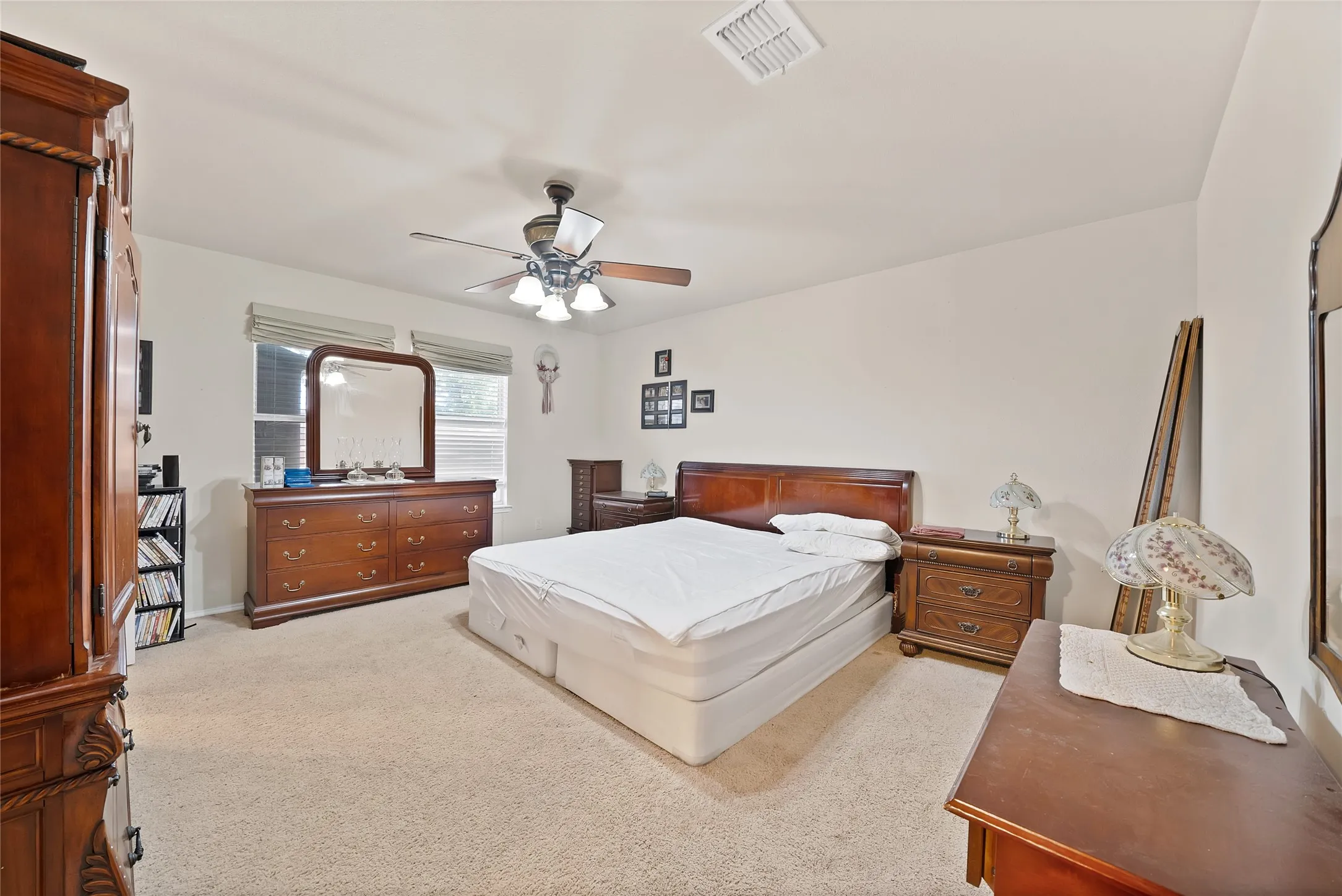 Single Family Residence For Sale in Denton County , 112 Blackforest Road, Krum, Texas 76249, 3 Bedroom, 2 Bathroom, 2 Garage spaces, 1,802 Sqft, built in 2005, mls#21361975, Real Estate Agent in Krum, Homes For Sale in Denton county, Homes For Sale in Krum, Realtor in Krum Texas, Real Estate Brokerage Independent Realty Texas, Luminita Cordes Realtor