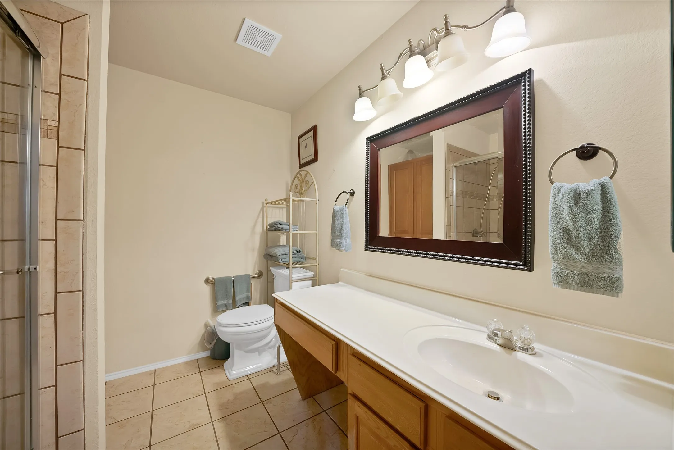 Single Family Residence For Sale in Denton County , 112 Blackforest Road, Krum, Texas 76249, 3 Bedroom, 2 Bathroom, 2 Garage spaces, 1,802 Sqft, built in 2005, mls#21361975, Real Estate Agent in Krum, Homes For Sale in Denton county, Homes For Sale in Krum, Realtor in Krum Texas, Real Estate Brokerage Independent Realty Texas, Luminita Cordes Realtor