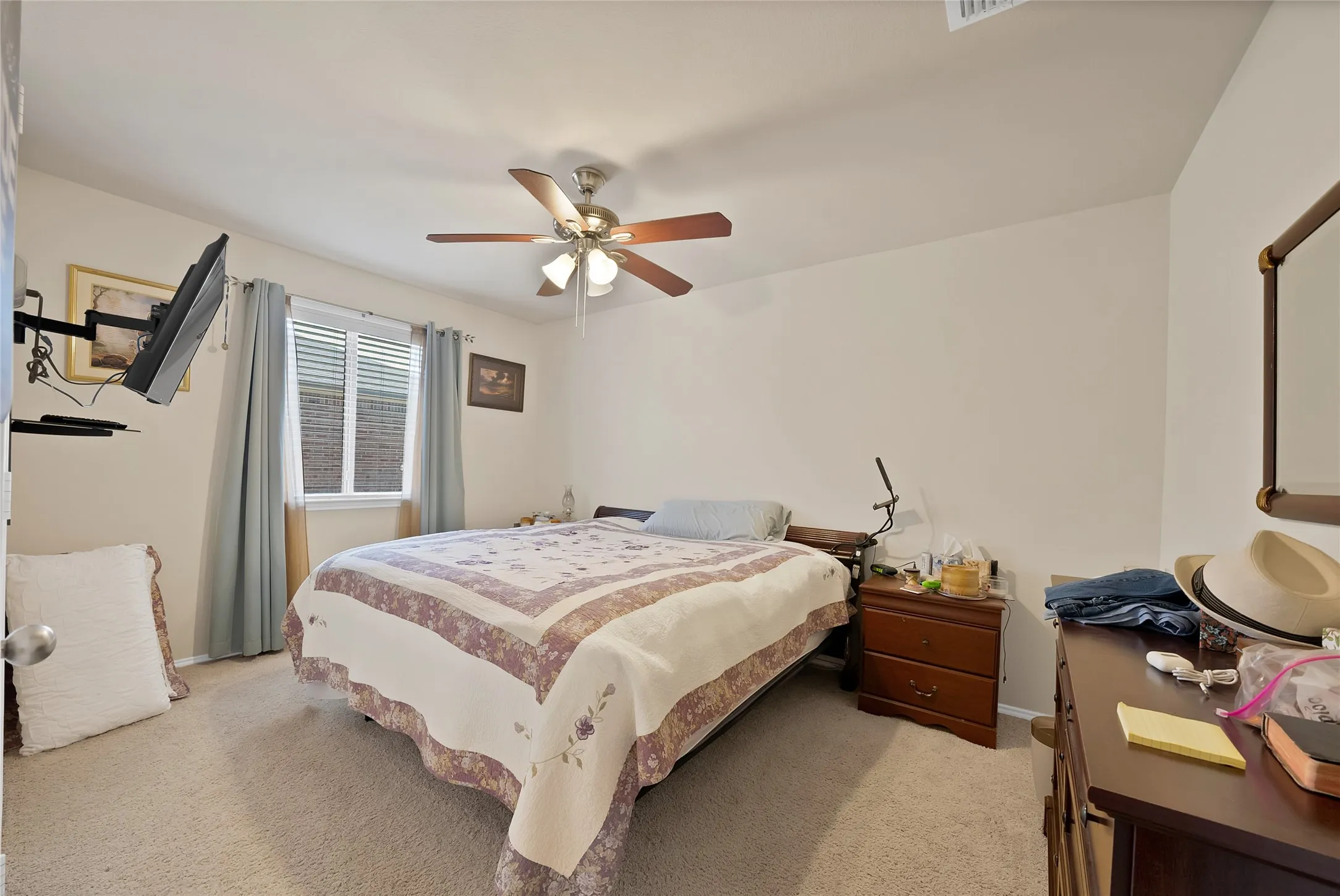 Single Family Residence For Sale in Denton County , 112 Blackforest Road, Krum, Texas 76249, 3 Bedroom, 2 Bathroom, 2 Garage spaces, 1,802 Sqft, built in 2005, mls#21361975, Real Estate Agent in Krum, Homes For Sale in Denton county, Homes For Sale in Krum, Realtor in Krum Texas, Real Estate Brokerage Independent Realty Texas, Luminita Cordes Realtor