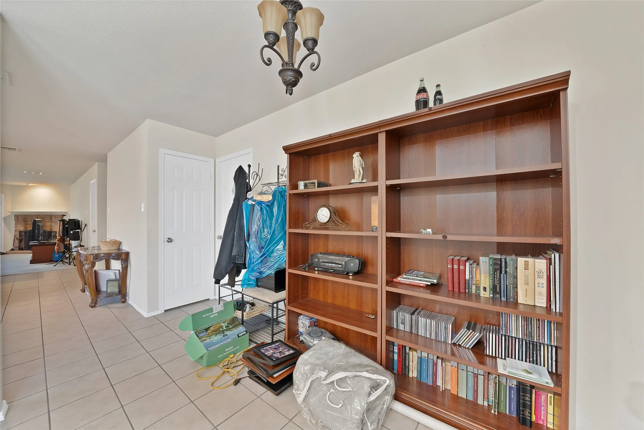 Single Family Residence For Sale in Denton County , 112 Blackforest Road, Krum, Texas 76249, 3 Bedroom, 2 Bathroom, 2 Garage spaces, 1,802 Sqft, built in 2005, mls#21361975, Real Estate Agent in Krum, Homes For Sale in Denton county, Homes For Sale in Krum, Realtor in Krum Texas, Real Estate Brokerage Independent Realty Texas, Luminita Cordes Realtor