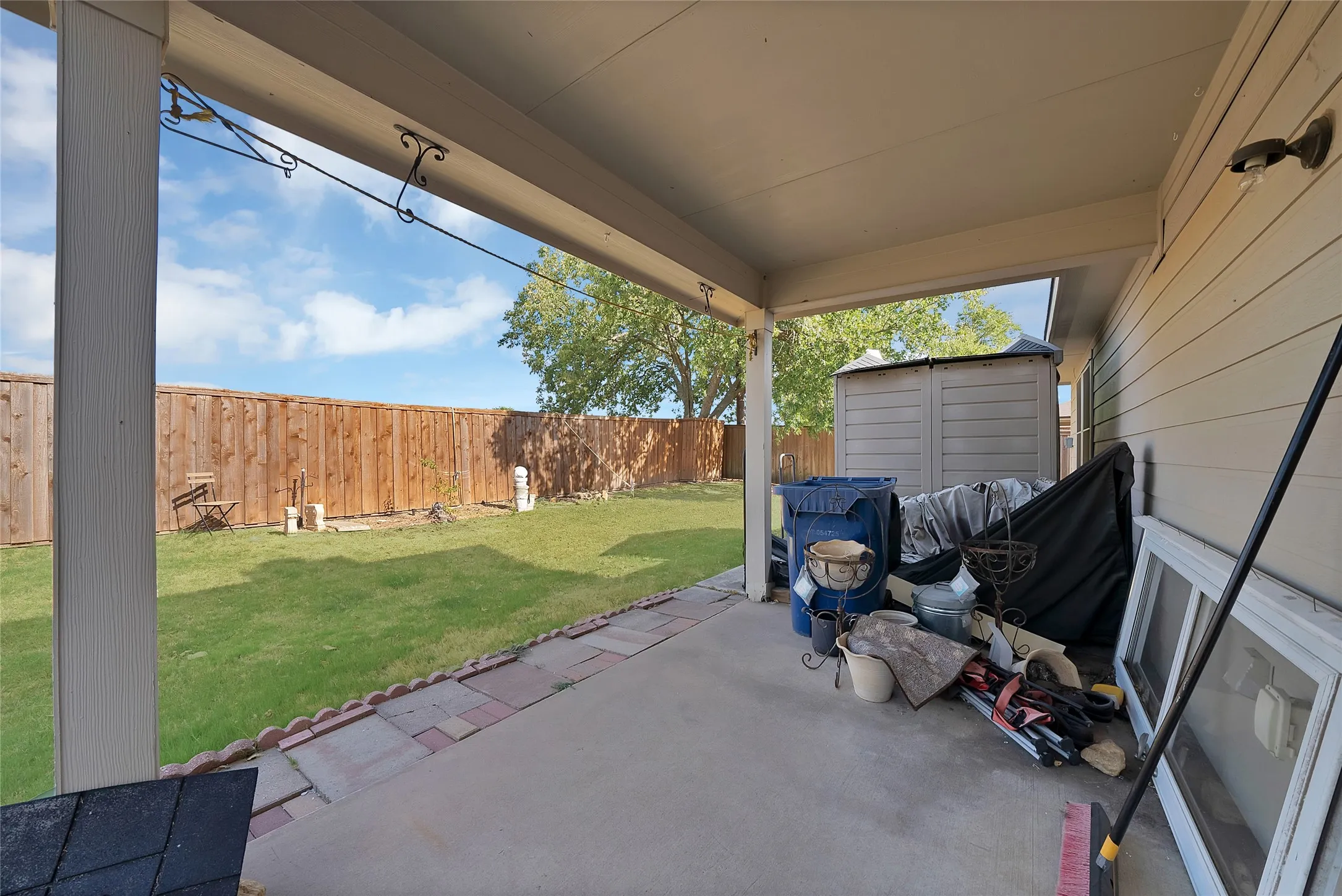 Single Family Residence For Sale in Denton County , 112 Blackforest Road, Krum, Texas 76249, 3 Bedroom, 2 Bathroom, 2 Garage spaces, 1,802 Sqft, built in 2005, mls#21361975, Real Estate Agent in Krum, Homes For Sale in Denton county, Homes For Sale in Krum, Realtor in Krum Texas, Real Estate Brokerage Independent Realty Texas, Luminita Cordes Realtor