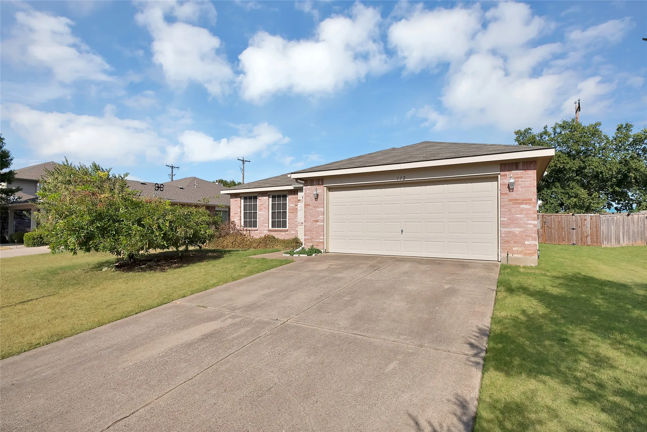 Single Family Residence For Sale in Denton County , 112 Blackforest Road, Krum, Texas 76249, 3 Bedroom, 2 Bathroom, 2 Garage spaces, 1,802 Sqft, built in 2005, mls#21361975, Real Estate Agent in Krum, Homes For Sale in Denton county, Homes For Sale in Krum, Realtor in Krum Texas, Real Estate Brokerage Independent Realty Texas, Luminita Cordes Realtor