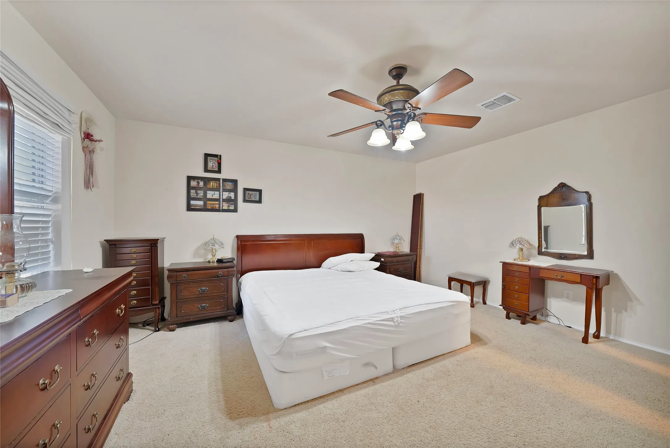 Single Family Residence For Sale in Denton County , 112 Blackforest Road, Krum, Texas 76249, 3 Bedroom, 2 Bathroom, 2 Garage spaces, 1,802 Sqft, built in 2005, mls#21361975, Real Estate Agent in Krum, Homes For Sale in Denton county, Homes For Sale in Krum, Realtor in Krum Texas, Real Estate Brokerage Independent Realty Texas, Luminita Cordes Realtor