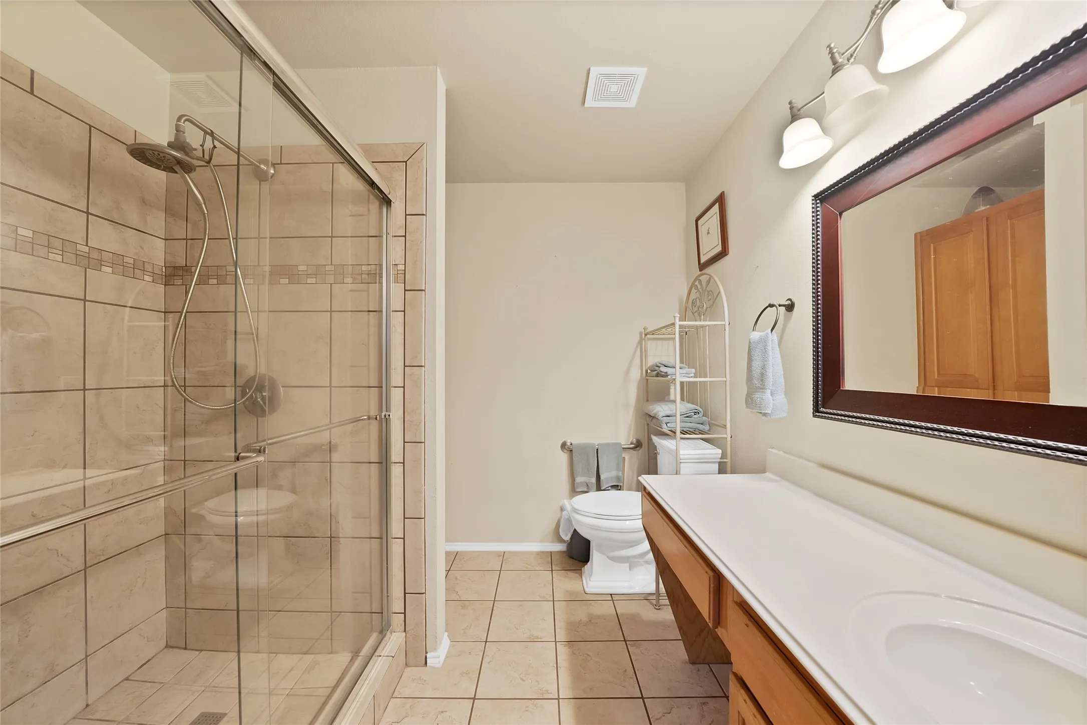 Single Family Residence For Sale in Denton County , 112 Blackforest Road, Krum, Texas 76249, 3 Bedroom, 2 Bathroom, 2 Garage spaces, 1,802 Sqft, built in 2005, mls#21361975, Real Estate Agent in Krum, Homes For Sale in Denton county, Homes For Sale in Krum, Realtor in Krum Texas, Real Estate Brokerage Independent Realty Texas, Luminita Cordes Realtor