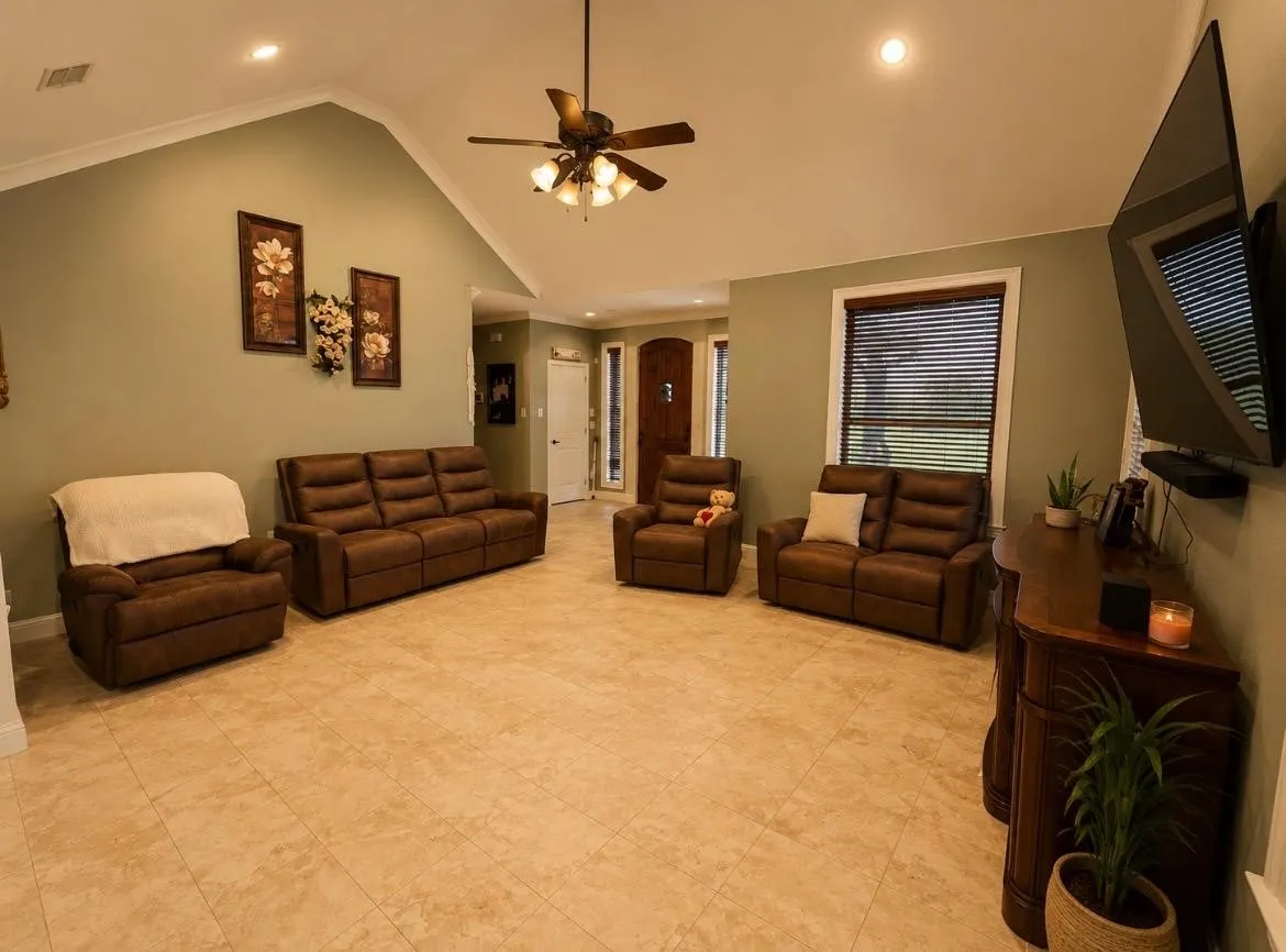 Vaulted ceiling with recessed lighting and a ceiling fan