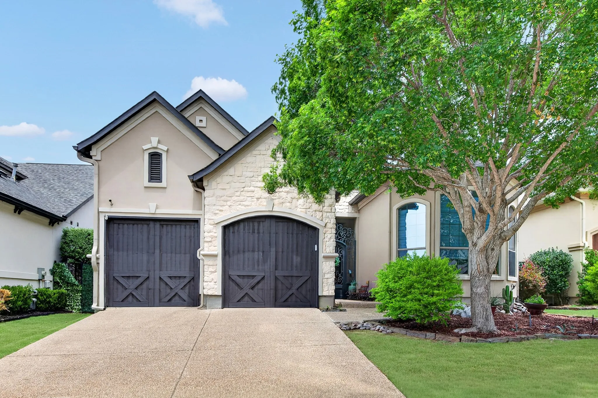 Single Family Residence For Sale in Dallas County , 3617 Vineyard Way, Farmers Branch, Texas 75234, 4 Bedroom, 5 Bathroom, 2 Garage spaces, 4,033 Sqft, built in 2007, mls#21363772, Real Estate Agent in Farmers Branch, Homes For Sale in Dallas county, Homes For Sale in Farmers Branch, Realtor in Farmers Branch Texas, Real Estate Brokerage Independent Realty Texas, Luminita Cordes Realtor