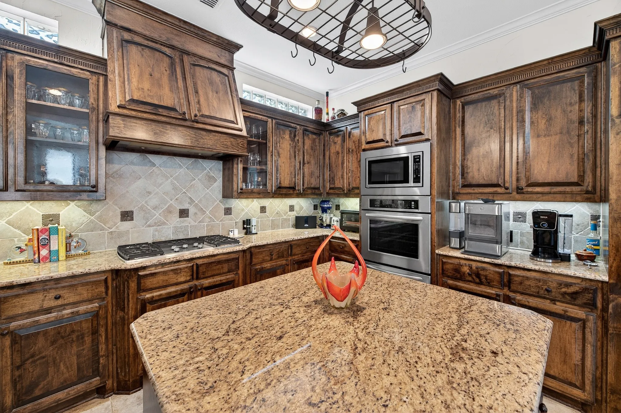 Single Family Residence For Sale in Dallas County , 3617 Vineyard Way, Farmers Branch, Texas 75234, 4 Bedroom, 5 Bathroom, 2 Garage spaces, 4,033 Sqft, built in 2007, mls#21363772, Real Estate Agent in Farmers Branch, Homes For Sale in Dallas county, Homes For Sale in Farmers Branch, Realtor in Farmers Branch Texas, Real Estate Brokerage Independent Realty Texas, Luminita Cordes Realtor