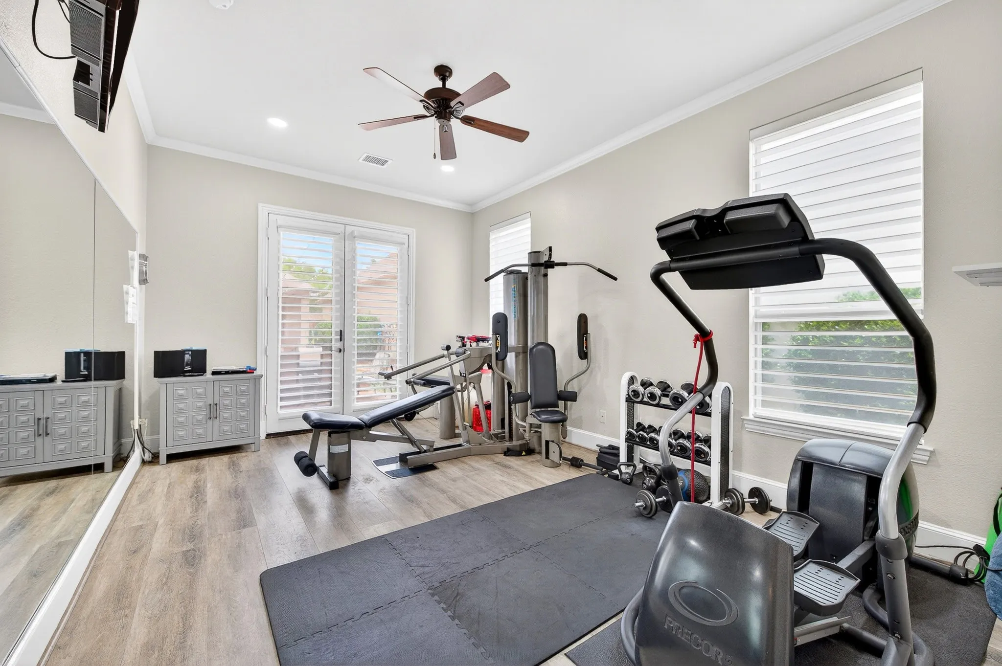 Single Family Residence For Sale in Dallas County , 3617 Vineyard Way, Farmers Branch, Texas 75234, 4 Bedroom, 5 Bathroom, 2 Garage spaces, 4,033 Sqft, built in 2007, mls#21363772, Real Estate Agent in Farmers Branch, Homes For Sale in Dallas county, Homes For Sale in Farmers Branch, Realtor in Farmers Branch Texas, Real Estate Brokerage Independent Realty Texas, Luminita Cordes Realtor
