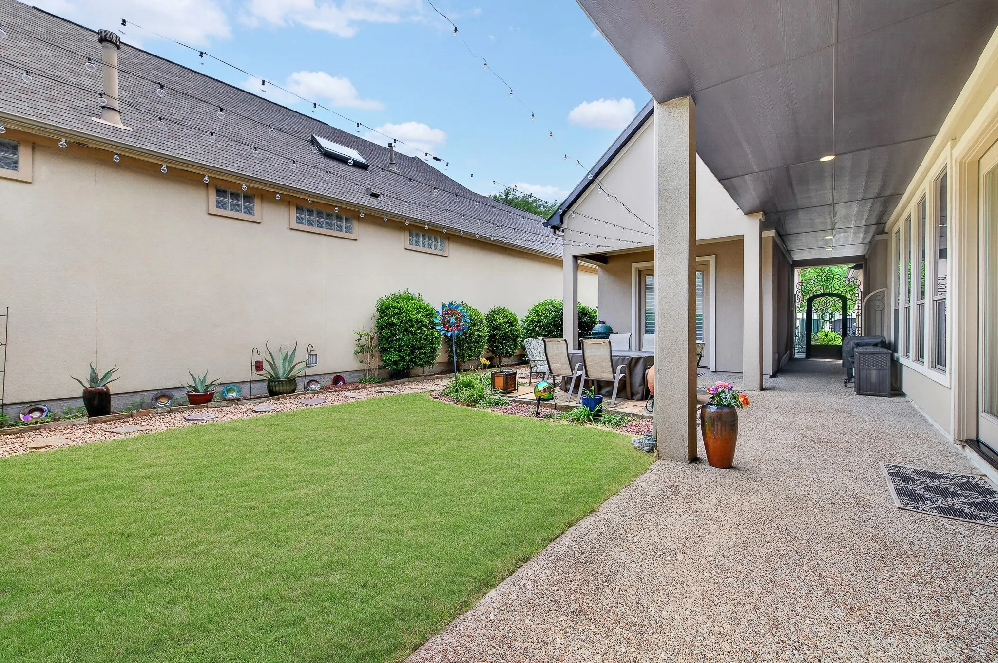 Single Family Residence For Sale in Dallas County , 3617 Vineyard Way, Farmers Branch, Texas 75234, 4 Bedroom, 5 Bathroom, 2 Garage spaces, 4,033 Sqft, built in 2007, mls#21363772, Real Estate Agent in Farmers Branch, Homes For Sale in Dallas county, Homes For Sale in Farmers Branch, Realtor in Farmers Branch Texas, Real Estate Brokerage Independent Realty Texas, Luminita Cordes Realtor