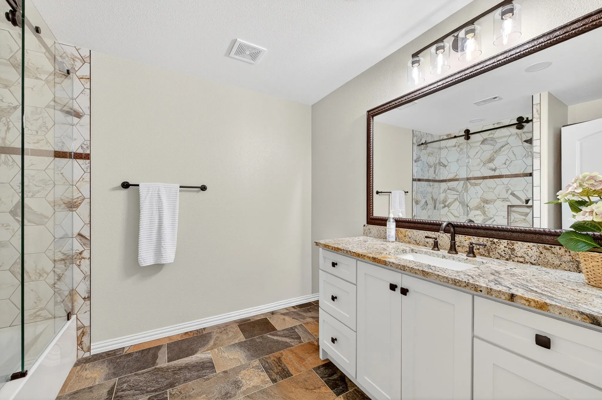 Single Family Residence For Sale in Dallas County , 3617 Vineyard Way, Farmers Branch, Texas 75234, 4 Bedroom, 5 Bathroom, 2 Garage spaces, 4,033 Sqft, built in 2007, mls#21363772, Real Estate Agent in Farmers Branch, Homes For Sale in Dallas county, Homes For Sale in Farmers Branch, Realtor in Farmers Branch Texas, Real Estate Brokerage Independent Realty Texas, Luminita Cordes Realtor