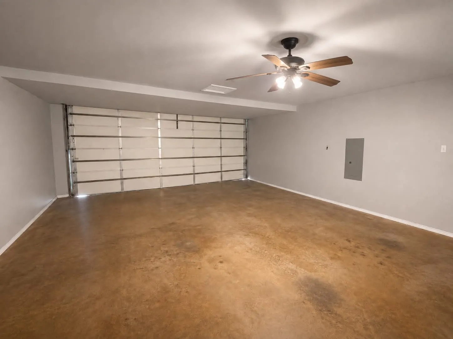 Single Family Residence For Sale in Fannin County , 702 Main Street, Windom, Texas 75492, 2 Bedroom, 2 Bathroom, 2 Garage spaces, 1,327 Sqft, built in 2018, Price $190,000, mls#21364164, Real Estate Agent in Windom, Homes For Sale in Fannin county, Homes For Sale in Windom, Realtor in Windom Texas, Real Estate Brokerage Independent Realty Texas, Luminita Cordes Realtor