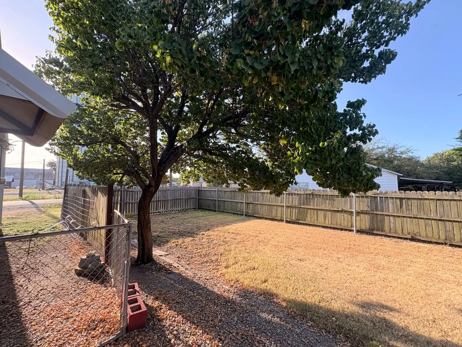 Single Family Residence For Sale in Fannin County , 702 Main Street, Windom, Texas 75492, 2 Bedroom, 2 Bathroom, 2 Garage spaces, 1,327 Sqft, built in 2018, Price $190,000, mls#21364164, Real Estate Agent in Windom, Homes For Sale in Fannin county, Homes For Sale in Windom, Realtor in Windom Texas, Real Estate Brokerage Independent Realty Texas, Luminita Cordes Realtor