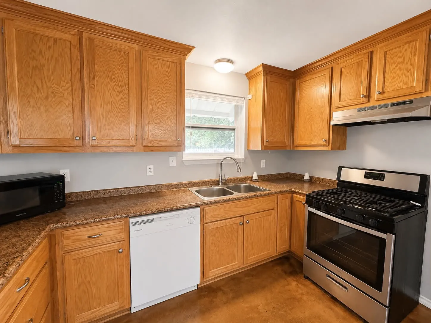 Single Family Residence For Sale in Fannin County , 702 Main Street, Windom, Texas 75492, 2 Bedroom, 2 Bathroom, 2 Garage spaces, 1,327 Sqft, built in 2018, Price $190,000, mls#21364164, Real Estate Agent in Windom, Homes For Sale in Fannin county, Homes For Sale in Windom, Realtor in Windom Texas, Real Estate Brokerage Independent Realty Texas, Luminita Cordes Realtor