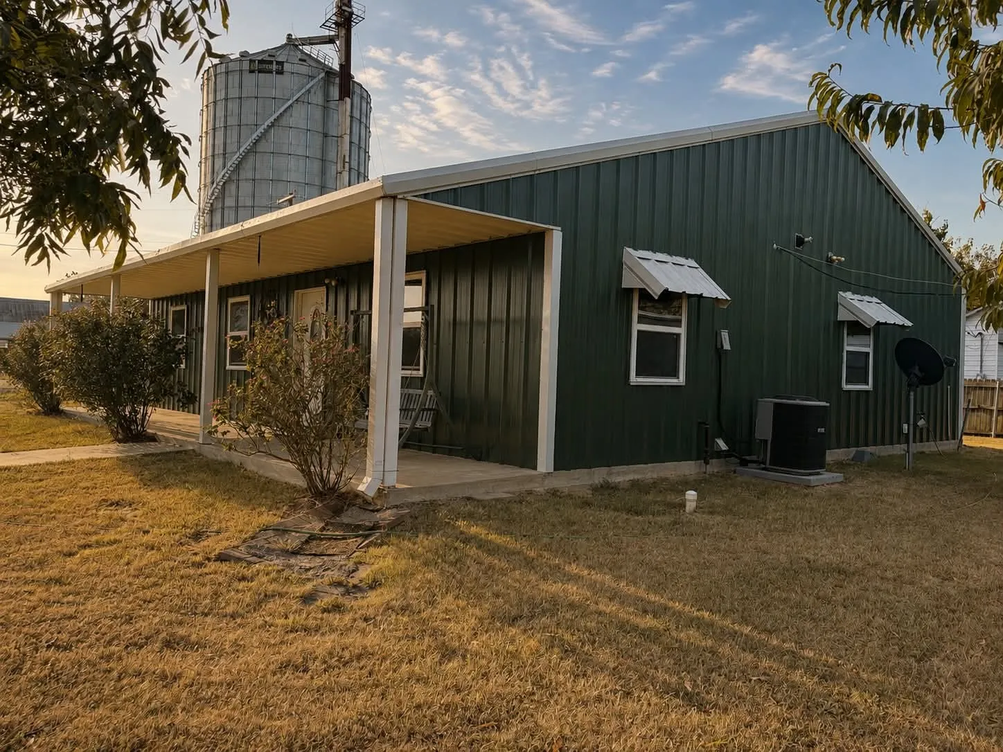 Single Family Residence For Sale in Fannin County , 702 Main Street, Windom, Texas 75492, 2 Bedroom, 2 Bathroom, 2 Garage spaces, 1,327 Sqft, built in 2018, Price $190,000, mls#21364164, Real Estate Agent in Windom, Homes For Sale in Fannin county, Homes For Sale in Windom, Realtor in Windom Texas, Real Estate Brokerage Independent Realty Texas, Luminita Cordes Realtor