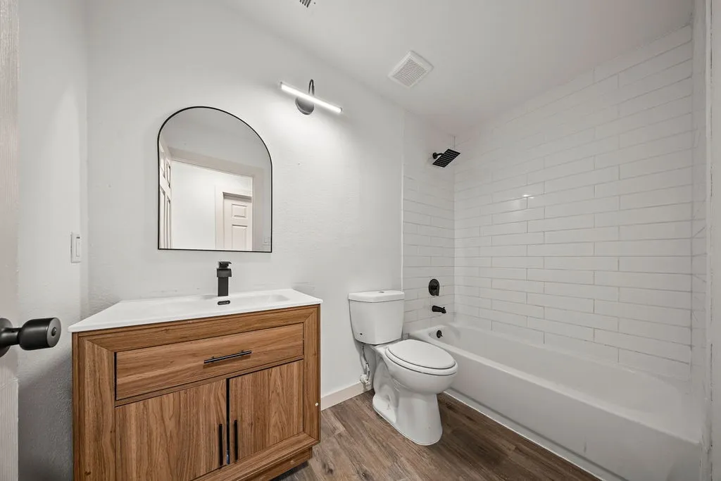 Single Family Residence For Sale in Dallas County , 325 Chancellorsville Drive, Mesquite, Texas 75149, 5 Bedroom, 2 Bathroom, Garage spaces, 1,850 Sqft, built in 1985, mls#21364043, Real Estate Agent in Mesquite, Homes For Sale in Dallas county, Homes For Sale in Mesquite, Realtor in Mesquite Texas, Real Estate Brokerage Independent Realty Texas, Luminita Cordes Realtor