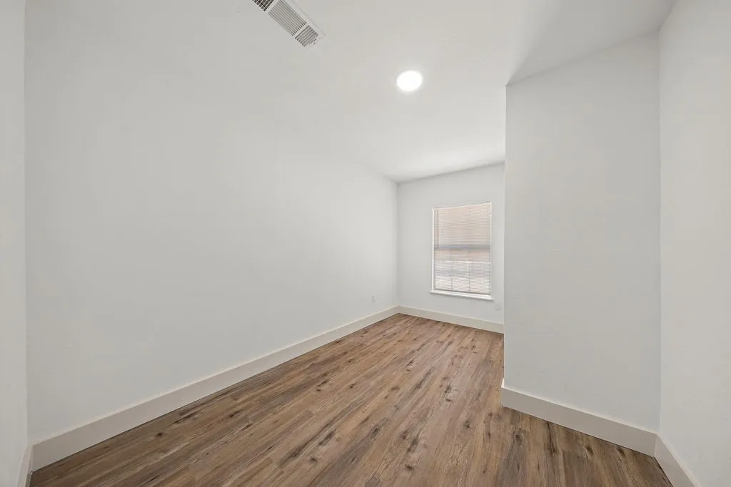 Single Family Residence For Sale in Dallas County , 325 Chancellorsville Drive, Mesquite, Texas 75149, 5 Bedroom, 2 Bathroom, Garage spaces, 1,850 Sqft, built in 1985, mls#21364043, Real Estate Agent in Mesquite, Homes For Sale in Dallas county, Homes For Sale in Mesquite, Realtor in Mesquite Texas, Real Estate Brokerage Independent Realty Texas, Luminita Cordes Realtor
