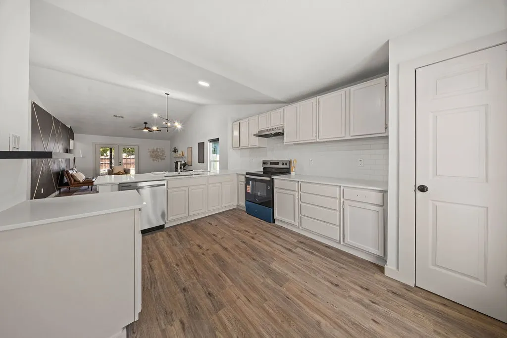 Single Family Residence For Sale in Dallas County , 325 Chancellorsville Drive, Mesquite, Texas 75149, 5 Bedroom, 2 Bathroom, Garage spaces, 1,850 Sqft, built in 1985, mls#21364043, Real Estate Agent in Mesquite, Homes For Sale in Dallas county, Homes For Sale in Mesquite, Realtor in Mesquite Texas, Real Estate Brokerage Independent Realty Texas, Luminita Cordes Realtor