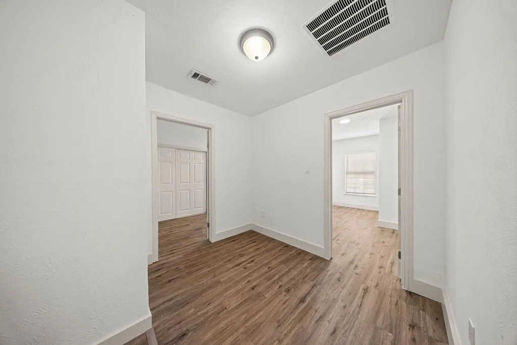 Single Family Residence For Sale in Dallas County , 325 Chancellorsville Drive, Mesquite, Texas 75149, 5 Bedroom, 2 Bathroom, Garage spaces, 1,850 Sqft, built in 1985, mls#21364043, Real Estate Agent in Mesquite, Homes For Sale in Dallas county, Homes For Sale in Mesquite, Realtor in Mesquite Texas, Real Estate Brokerage Independent Realty Texas, Luminita Cordes Realtor