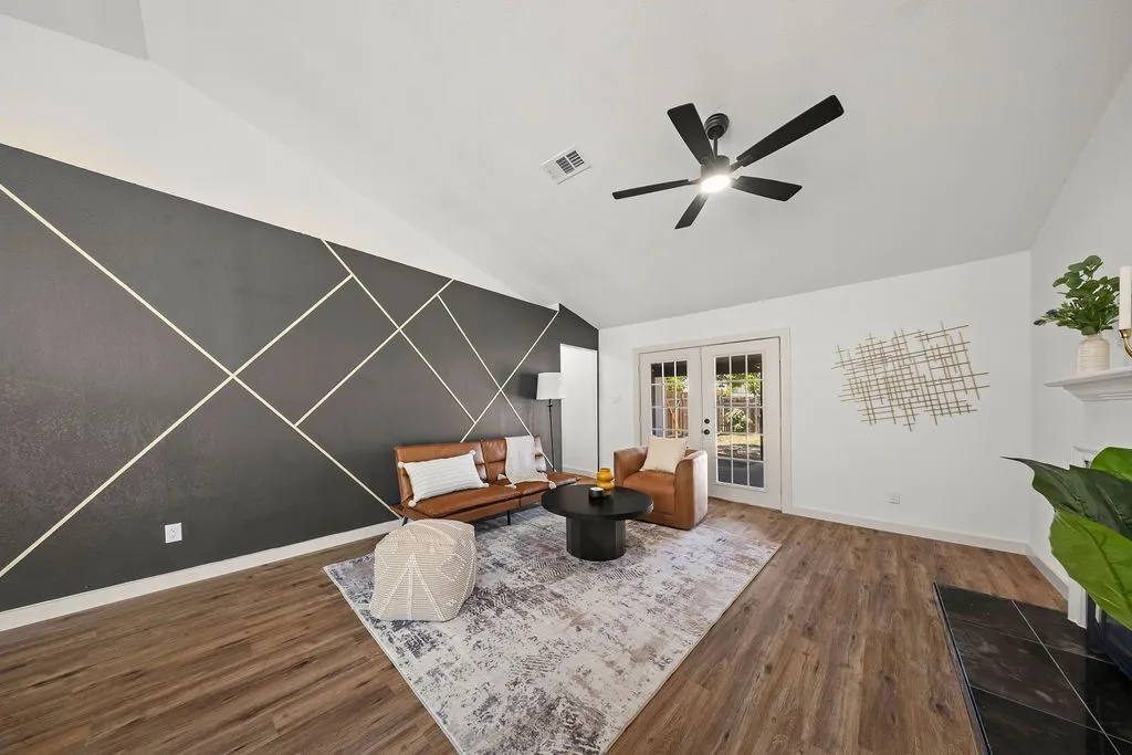 Single Family Residence For Sale in Dallas County , 325 Chancellorsville Drive, Mesquite, Texas 75149, 5 Bedroom, 2 Bathroom, Garage spaces, 1,850 Sqft, built in 1985, mls#21364043, Real Estate Agent in Mesquite, Homes For Sale in Dallas county, Homes For Sale in Mesquite, Realtor in Mesquite Texas, Real Estate Brokerage Independent Realty Texas, Luminita Cordes Realtor