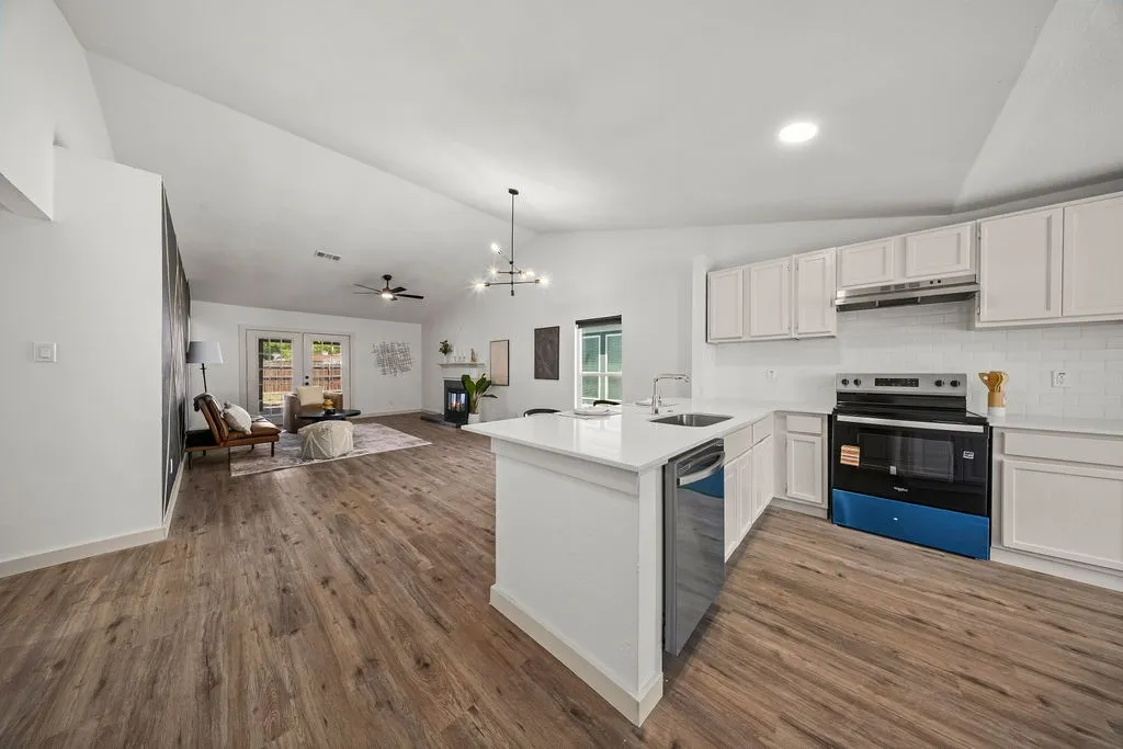 Single Family Residence For Sale in Dallas County , 325 Chancellorsville Drive, Mesquite, Texas 75149, 5 Bedroom, 2 Bathroom, Garage spaces, 1,850 Sqft, built in 1985, mls#21364043, Real Estate Agent in Mesquite, Homes For Sale in Dallas county, Homes For Sale in Mesquite, Realtor in Mesquite Texas, Real Estate Brokerage Independent Realty Texas, Luminita Cordes Realtor