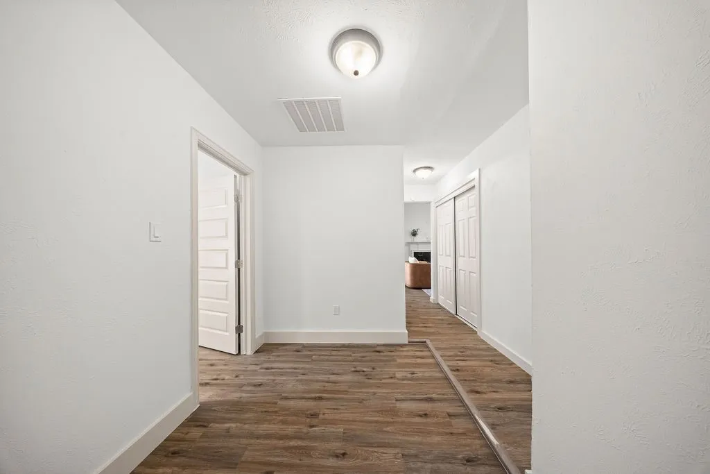 Single Family Residence For Sale in Dallas County , 325 Chancellorsville Drive, Mesquite, Texas 75149, 5 Bedroom, 2 Bathroom, Garage spaces, 1,850 Sqft, built in 1985, mls#21364043, Real Estate Agent in Mesquite, Homes For Sale in Dallas county, Homes For Sale in Mesquite, Realtor in Mesquite Texas, Real Estate Brokerage Independent Realty Texas, Luminita Cordes Realtor