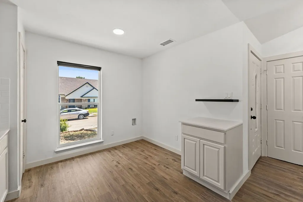 Single Family Residence For Sale in Dallas County , 325 Chancellorsville Drive, Mesquite, Texas 75149, 5 Bedroom, 2 Bathroom, Garage spaces, 1,850 Sqft, built in 1985, mls#21364043, Real Estate Agent in Mesquite, Homes For Sale in Dallas county, Homes For Sale in Mesquite, Realtor in Mesquite Texas, Real Estate Brokerage Independent Realty Texas, Luminita Cordes Realtor