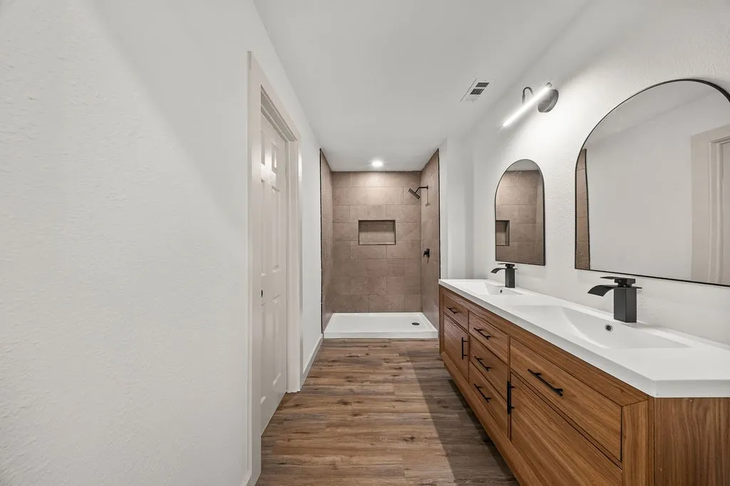 Single Family Residence For Sale in Dallas County , 325 Chancellorsville Drive, Mesquite, Texas 75149, 5 Bedroom, 2 Bathroom, Garage spaces, 1,850 Sqft, built in 1985, mls#21364043, Real Estate Agent in Mesquite, Homes For Sale in Dallas county, Homes For Sale in Mesquite, Realtor in Mesquite Texas, Real Estate Brokerage Independent Realty Texas, Luminita Cordes Realtor