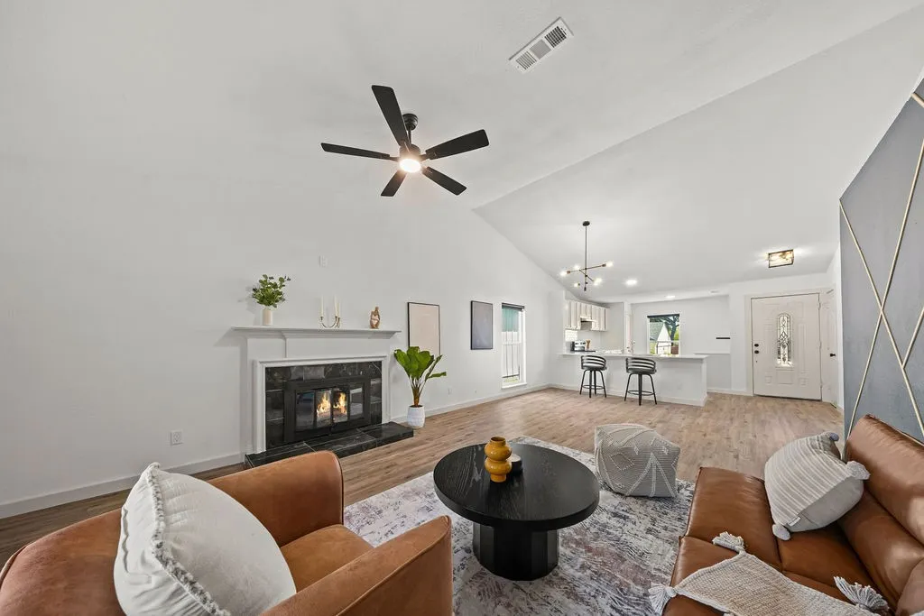 Single Family Residence For Sale in Dallas County , 325 Chancellorsville Drive, Mesquite, Texas 75149, 5 Bedroom, 2 Bathroom, Garage spaces, 1,850 Sqft, built in 1985, mls#21364043, Real Estate Agent in Mesquite, Homes For Sale in Dallas county, Homes For Sale in Mesquite, Realtor in Mesquite Texas, Real Estate Brokerage Independent Realty Texas, Luminita Cordes Realtor