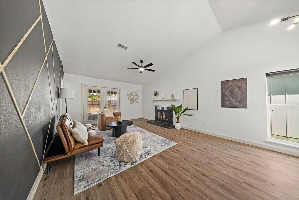 Single Family Residence For Sale in Dallas County , 325 Chancellorsville Drive, Mesquite, Texas 75149, 5 Bedroom, 2 Bathroom, Garage spaces, 1,850 Sqft, built in 1985, mls#21364043, Real Estate Agent in Mesquite, Homes For Sale in Dallas county, Homes For Sale in Mesquite, Realtor in Mesquite Texas, Real Estate Brokerage Independent Realty Texas, Luminita Cordes Realtor