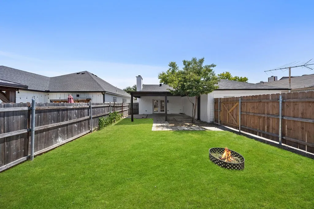 Single Family Residence For Sale in Dallas County , 325 Chancellorsville Drive, Mesquite, Texas 75149, 5 Bedroom, 2 Bathroom, Garage spaces, 1,850 Sqft, built in 1985, mls#21364043, Real Estate Agent in Mesquite, Homes For Sale in Dallas county, Homes For Sale in Mesquite, Realtor in Mesquite Texas, Real Estate Brokerage Independent Realty Texas, Luminita Cordes Realtor