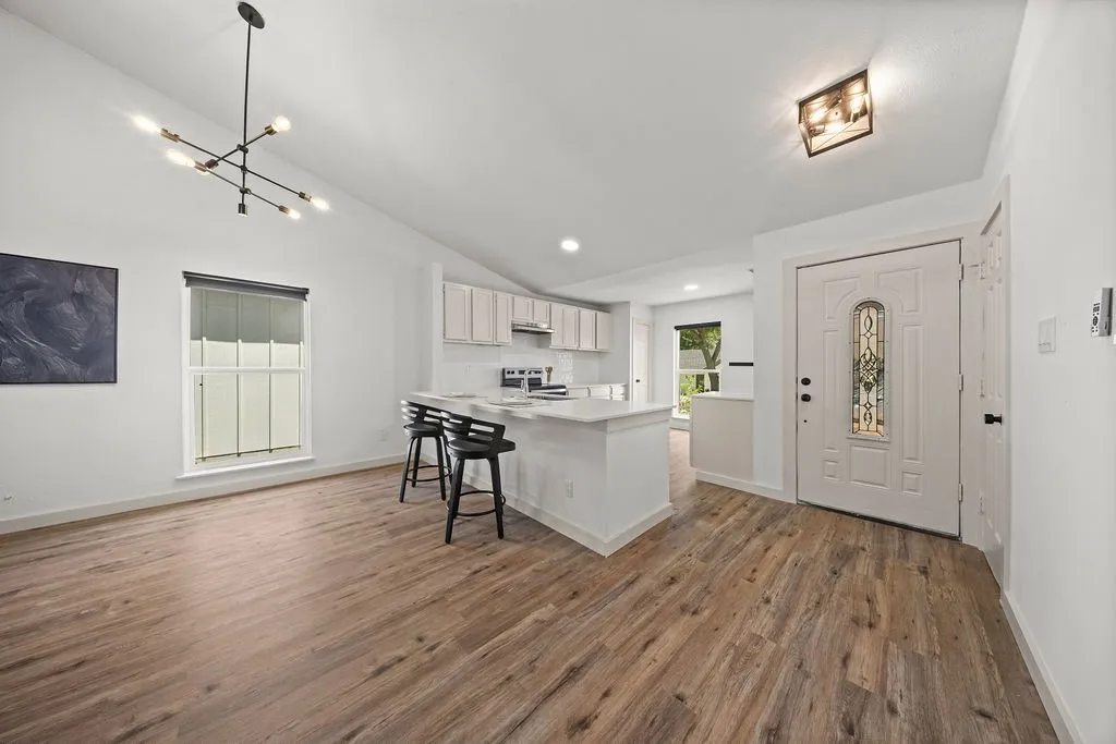 Single Family Residence For Sale in Dallas County , 325 Chancellorsville Drive, Mesquite, Texas 75149, 5 Bedroom, 2 Bathroom, Garage spaces, 1,850 Sqft, built in 1985, mls#21364043, Real Estate Agent in Mesquite, Homes For Sale in Dallas county, Homes For Sale in Mesquite, Realtor in Mesquite Texas, Real Estate Brokerage Independent Realty Texas, Luminita Cordes Realtor