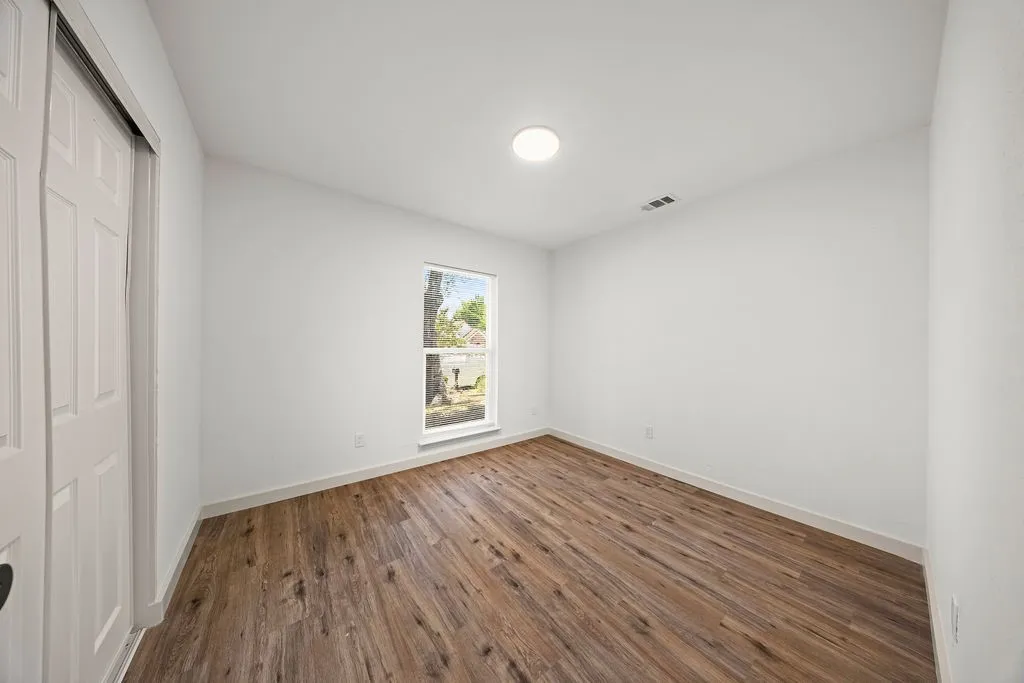 Single Family Residence For Sale in Dallas County , 325 Chancellorsville Drive, Mesquite, Texas 75149, 5 Bedroom, 2 Bathroom, Garage spaces, 1,850 Sqft, built in 1985, mls#21364043, Real Estate Agent in Mesquite, Homes For Sale in Dallas county, Homes For Sale in Mesquite, Realtor in Mesquite Texas, Real Estate Brokerage Independent Realty Texas, Luminita Cordes Realtor