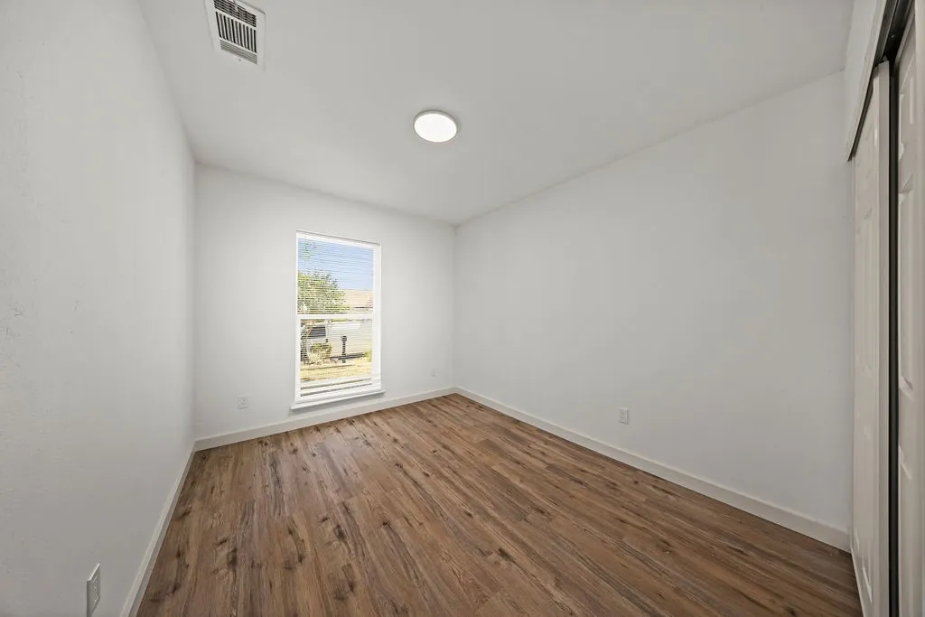 Single Family Residence For Sale in Dallas County , 325 Chancellorsville Drive, Mesquite, Texas 75149, 5 Bedroom, 2 Bathroom, Garage spaces, 1,850 Sqft, built in 1985, mls#21364043, Real Estate Agent in Mesquite, Homes For Sale in Dallas county, Homes For Sale in Mesquite, Realtor in Mesquite Texas, Real Estate Brokerage Independent Realty Texas, Luminita Cordes Realtor