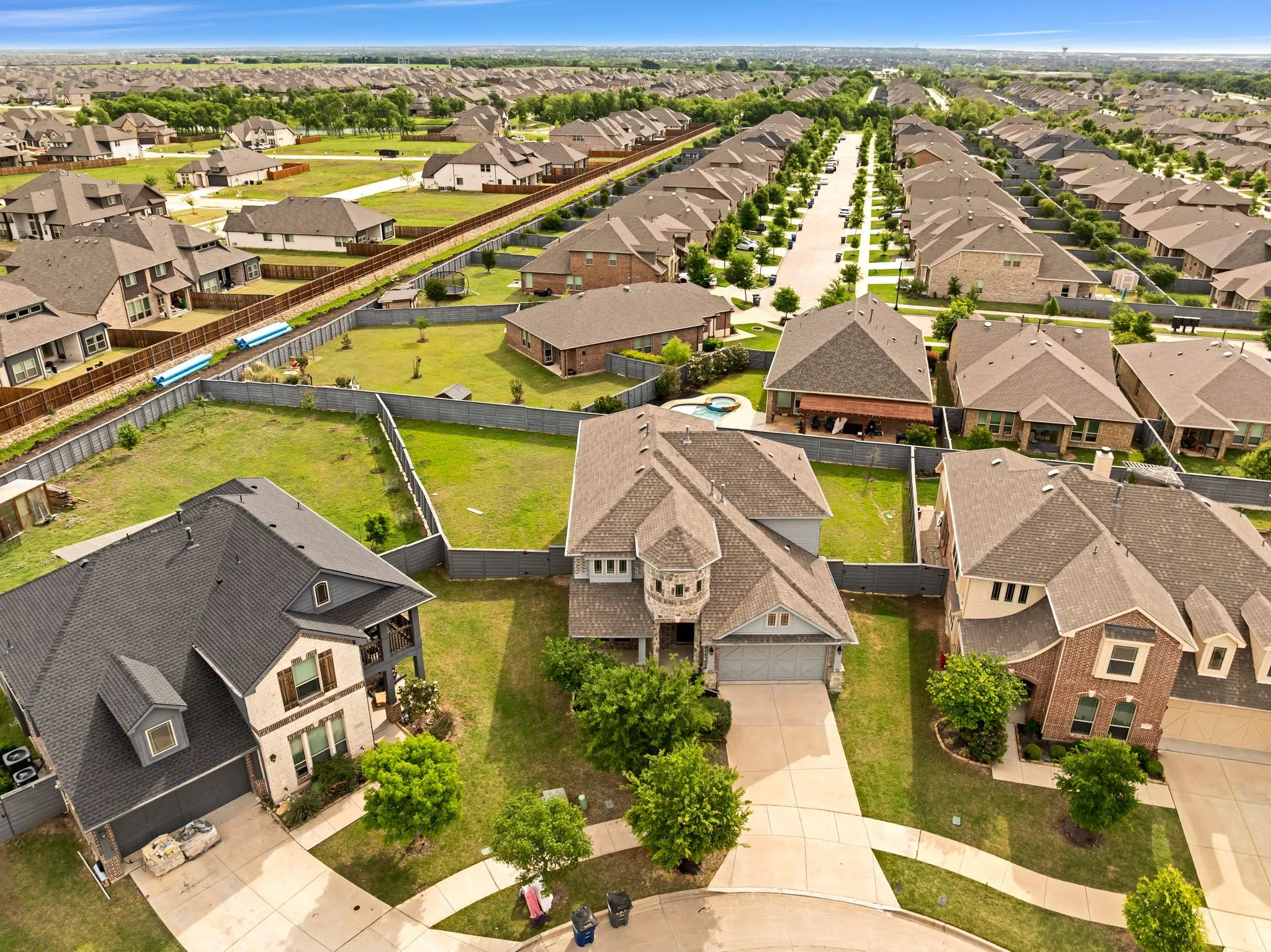 Single Family Residence For Sale in Denton County , 7521 Windy Meadow Drive, Little Elm, Texas 76227, 4 Bedroom, 4 Bathroom, 2 Garage spaces, 3,236 Sqft, built in 2021, mls#21363682, Real Estate Agent in Little Elm, Homes For Sale in Denton county, Homes For Sale in Little Elm, Realtor in Little Elm Texas, Real Estate Brokerage Independent Realty Texas, Luminita Cordes Realtor