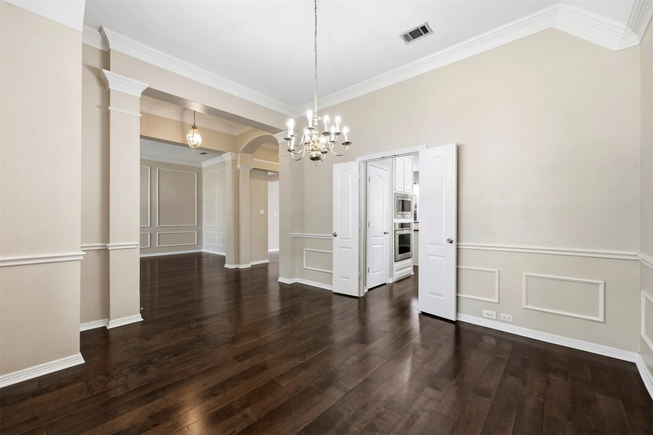 Single Family Residence For Sale in Dallas County , 2910 Live Oak Drive, Rowlett, Texas 75088, 3 Bedroom, 2 Bathroom, 2 Garage spaces, 2,307 Sqft, built in 1993, mls#21360520, Real Estate Agent in Rowlett, Homes For Sale in Dallas county, Homes For Sale in Rowlett, Realtor in Rowlett Texas, Real Estate Brokerage Independent Realty Texas, Luminita Cordes Realtor