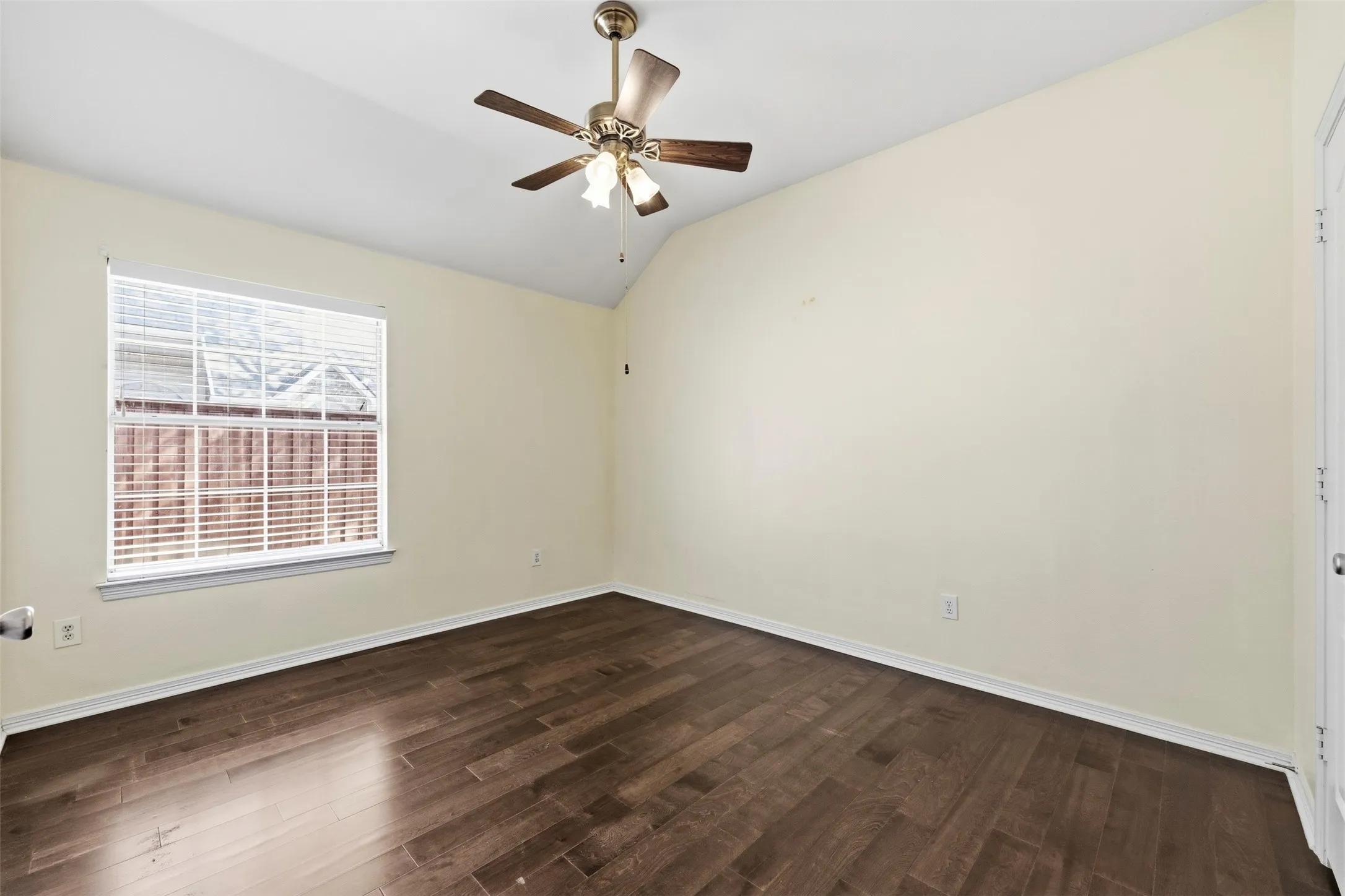 Single Family Residence For Sale in Dallas County , 2910 Live Oak Drive, Rowlett, Texas 75088, 3 Bedroom, 2 Bathroom, 2 Garage spaces, 2,307 Sqft, built in 1993, mls#21360520, Real Estate Agent in Rowlett, Homes For Sale in Dallas county, Homes For Sale in Rowlett, Realtor in Rowlett Texas, Real Estate Brokerage Independent Realty Texas, Luminita Cordes Realtor